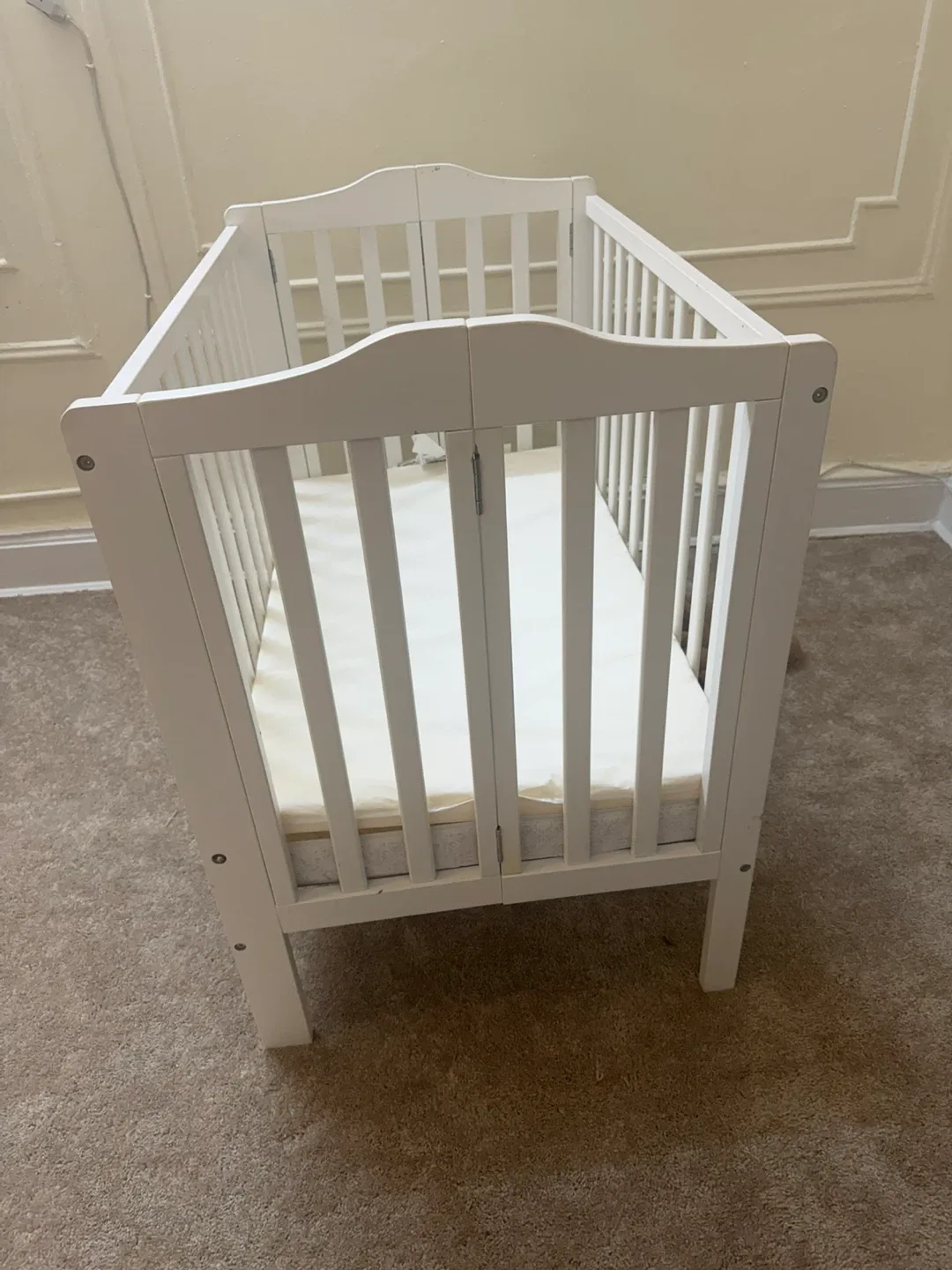 White Baby Crib image indicator(3)