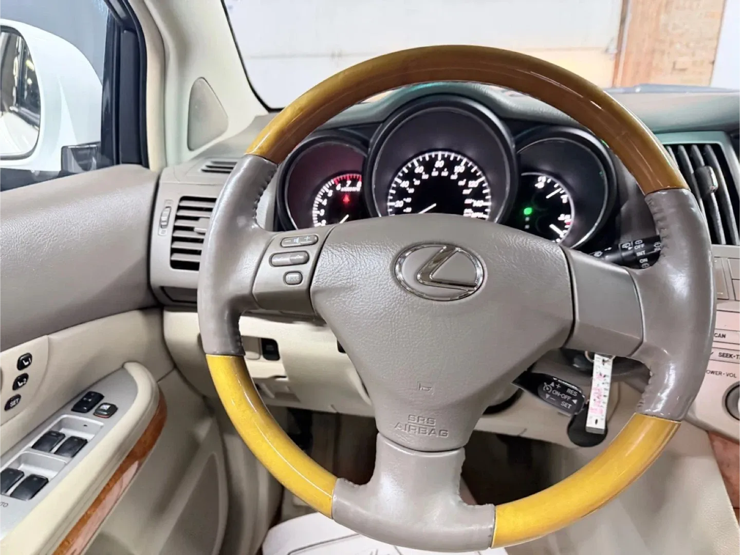 2004 Lexus RX 350 White SUV image indicator(8)