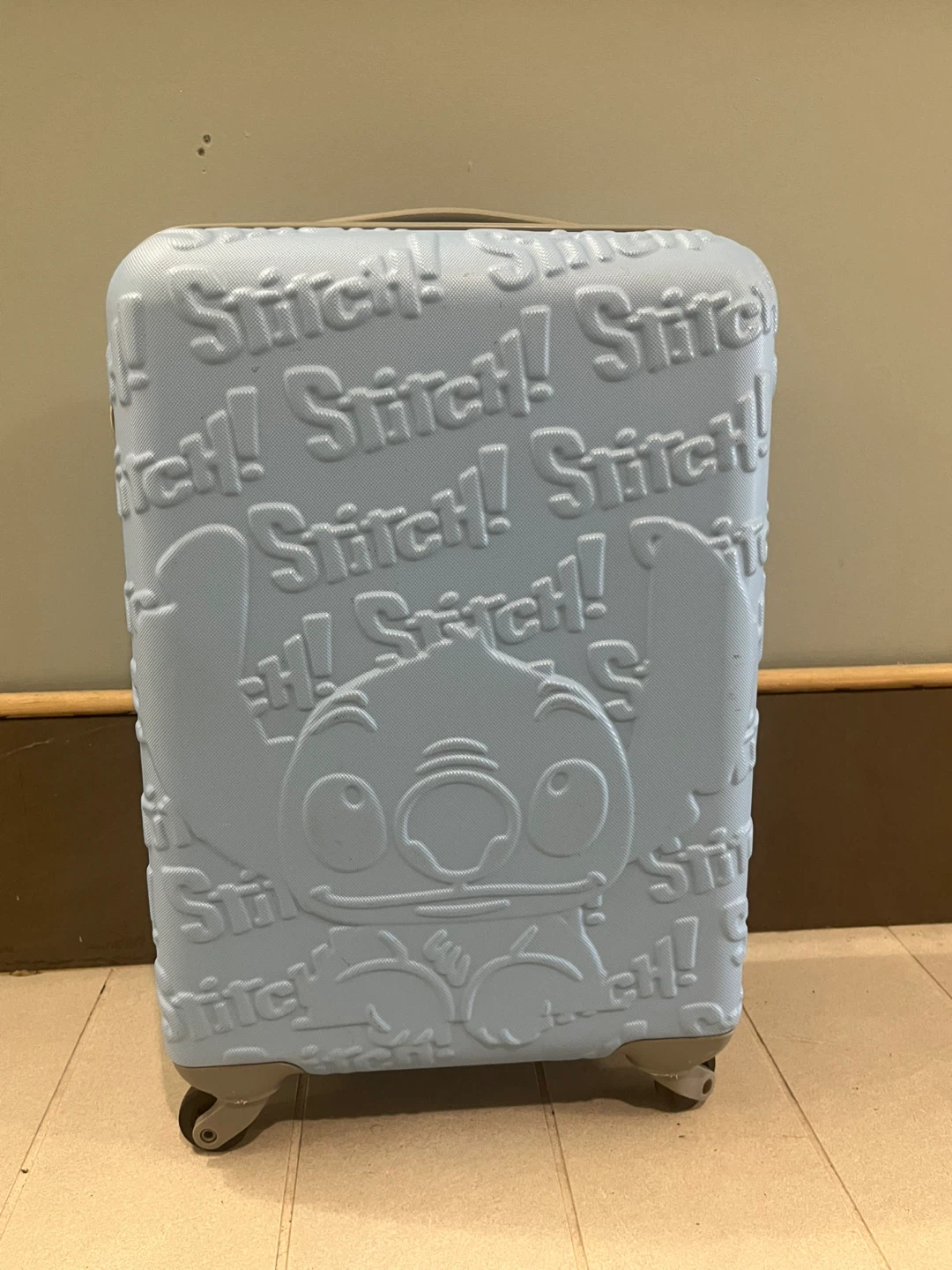 🥕Disney Stitch Rolling Carry-On Suitcase 🥕🥕