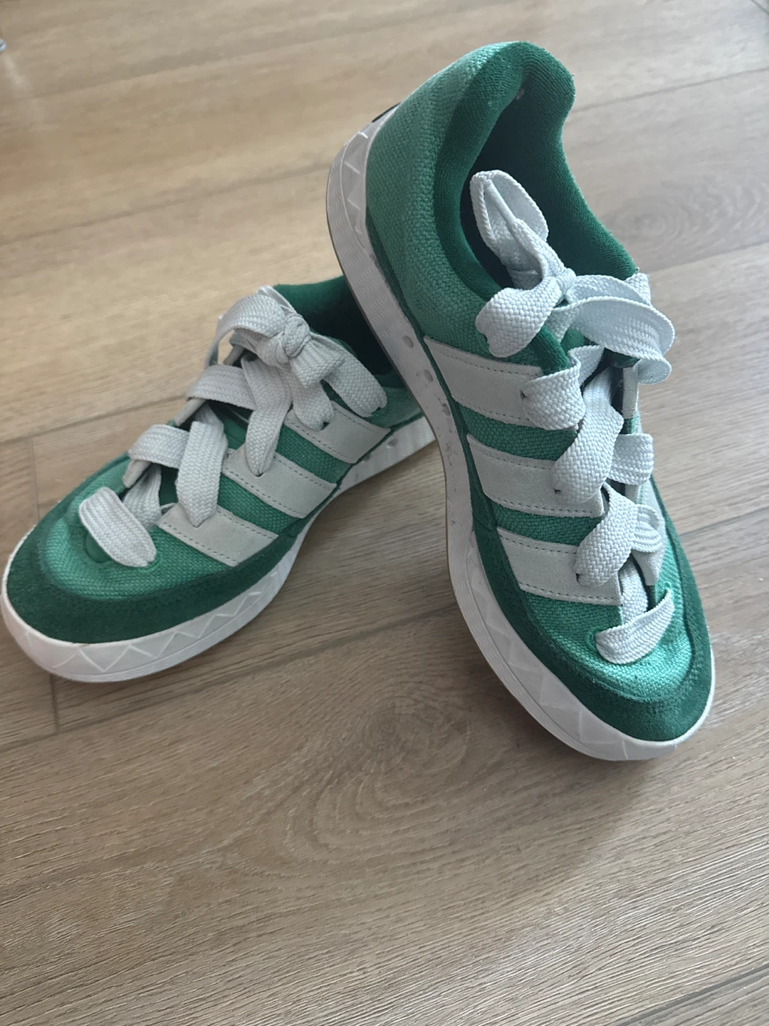Adidas 8.5 Green & White Sneakers - photo 2