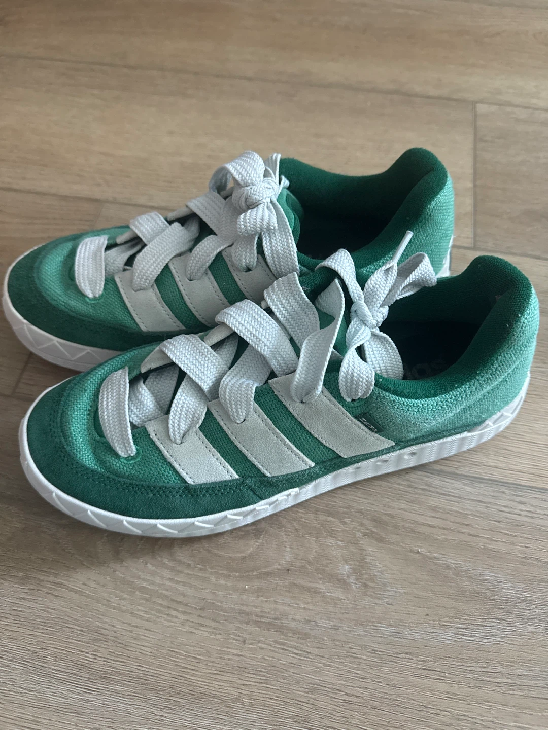 Adidas 8.5 Green & White Sneakers