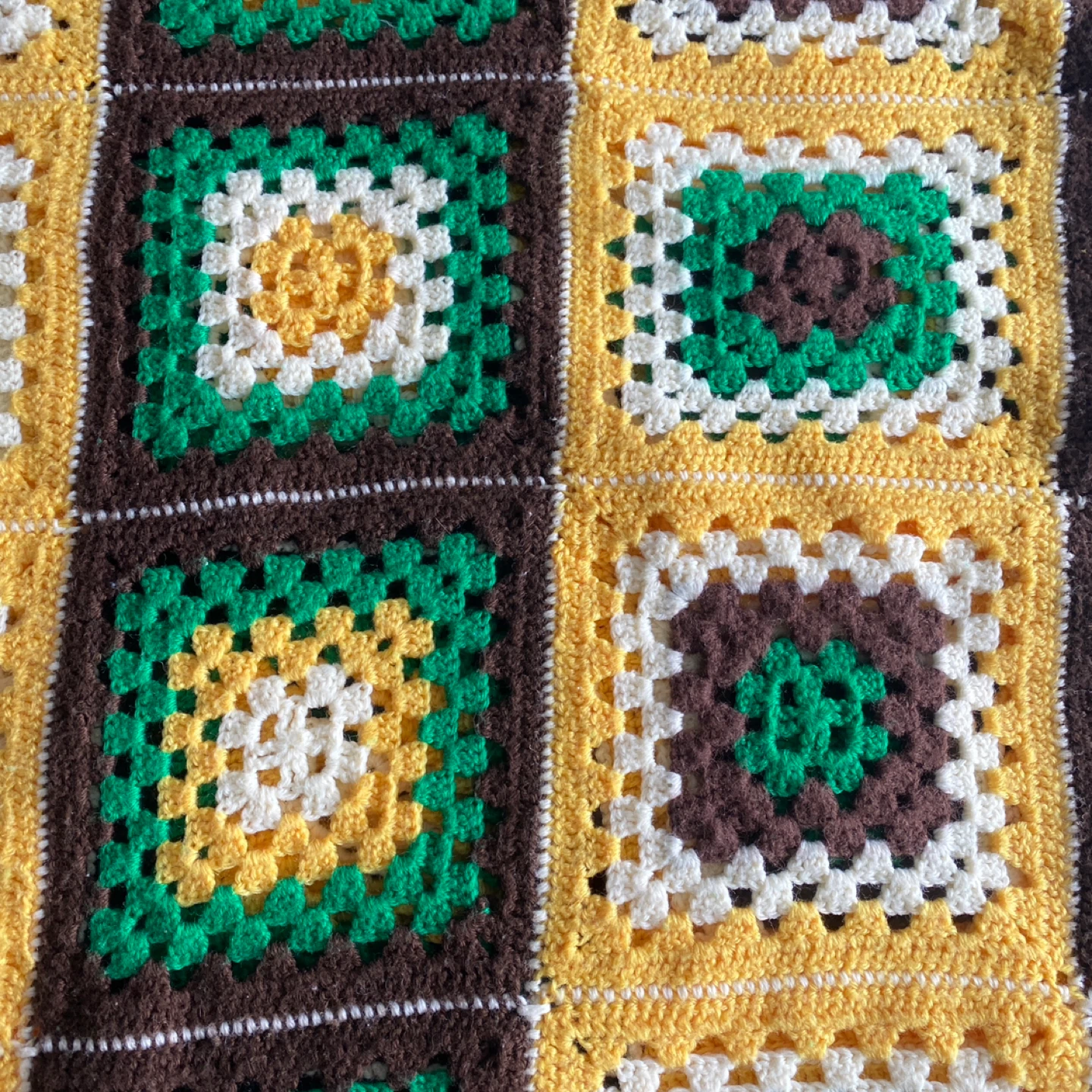🥕Vtg. Granny Square Crochet Blanket Throw 73x61 - photo 4