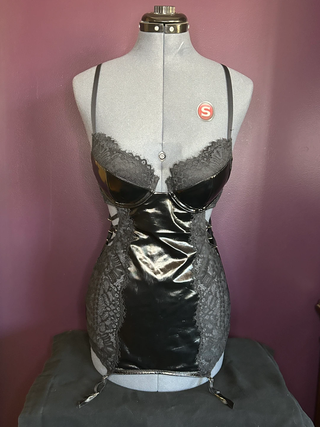 🥕MEDIUM La Senza black PVC merrywidow