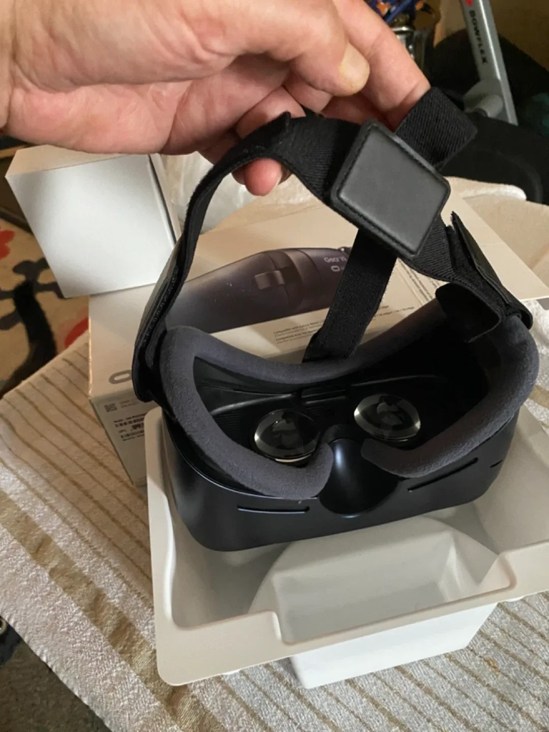 Samsung Gear VR Headset - SM-R323NBKAXAC image indicator(4)