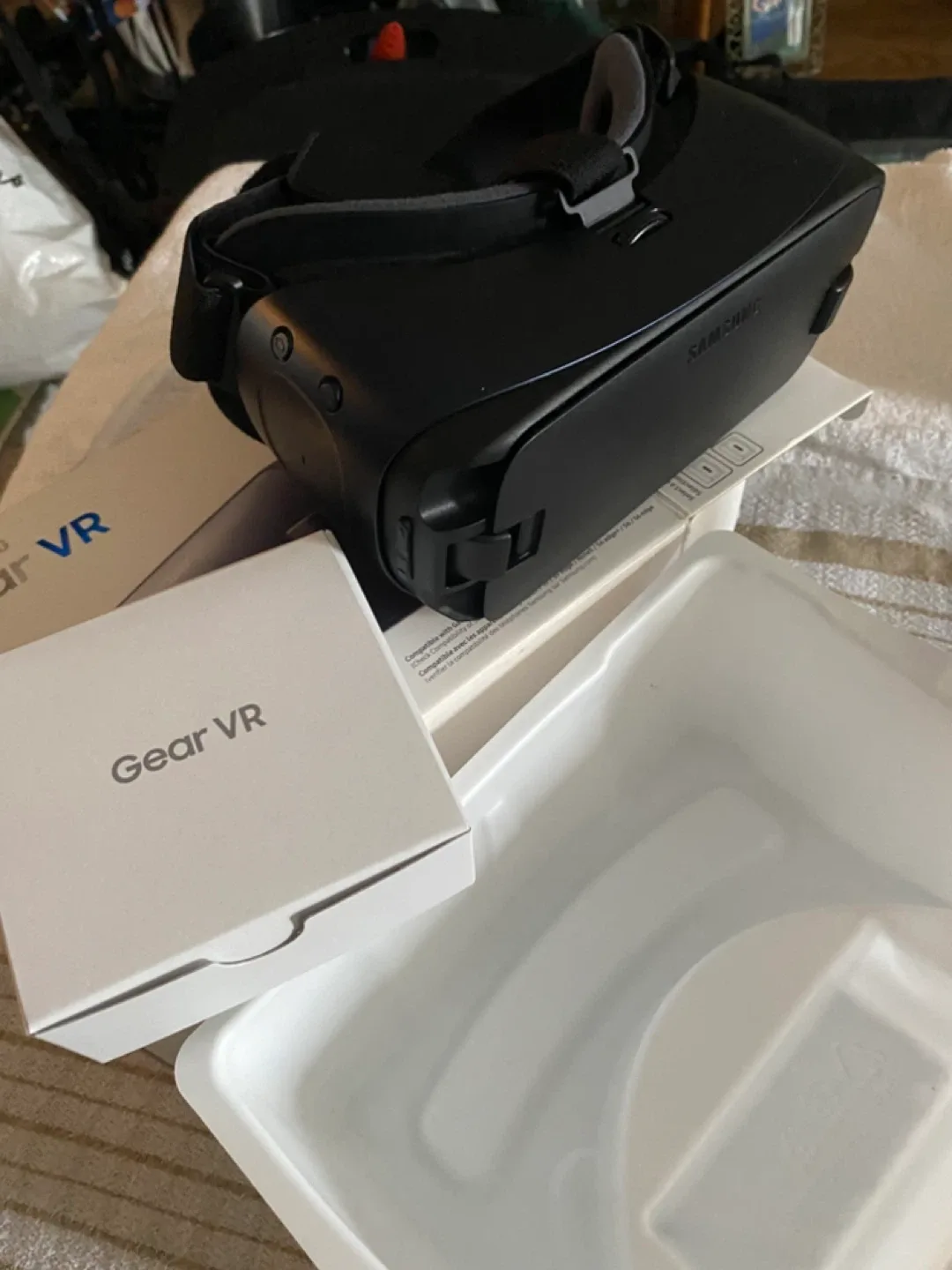 Samsung Gear VR Headset - SM-R323NBKAXAC image indicator(7)