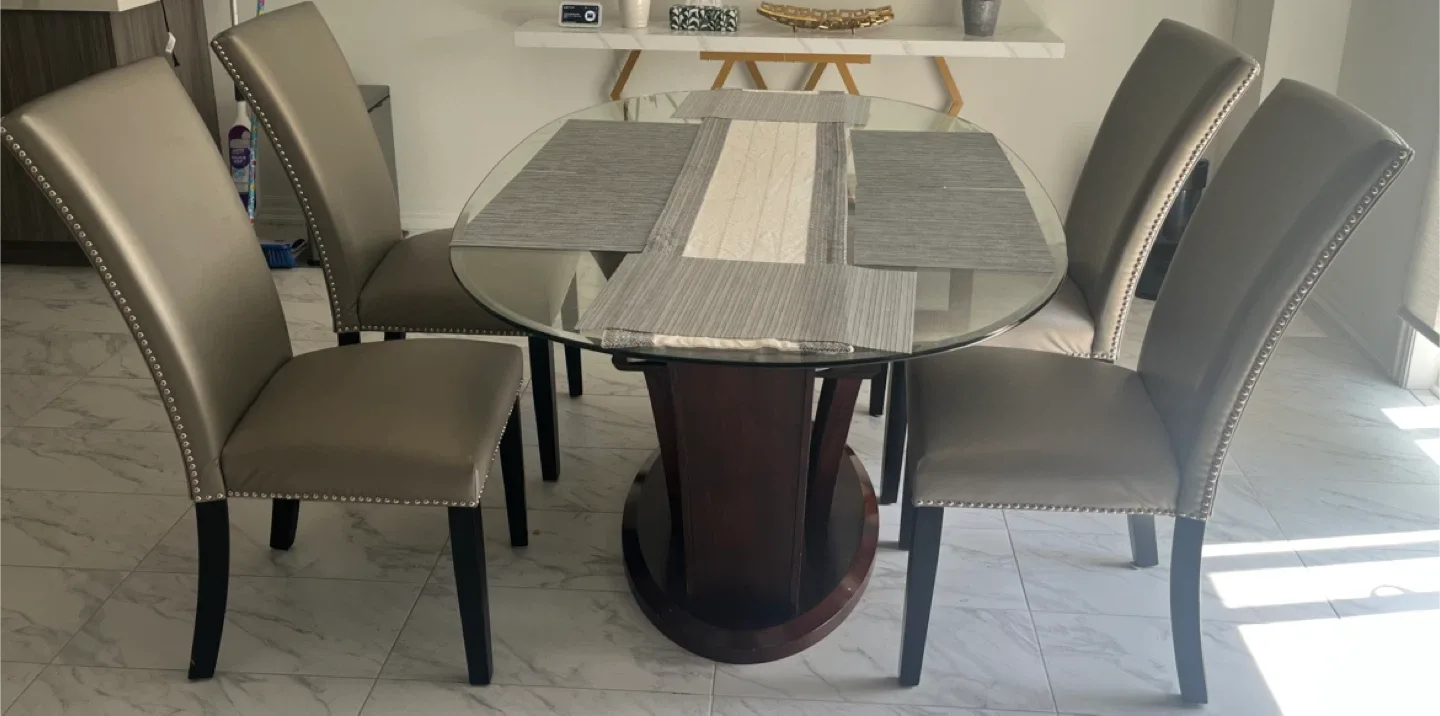 Glass Oval Dining Table with 4 Chairs image indicator(4)