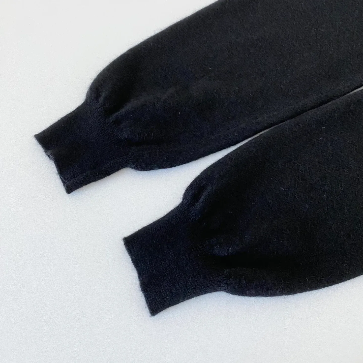 Polo by Ralph Lauren 100% Merino Wool Classic V-Neck Sweater image indicator(5)