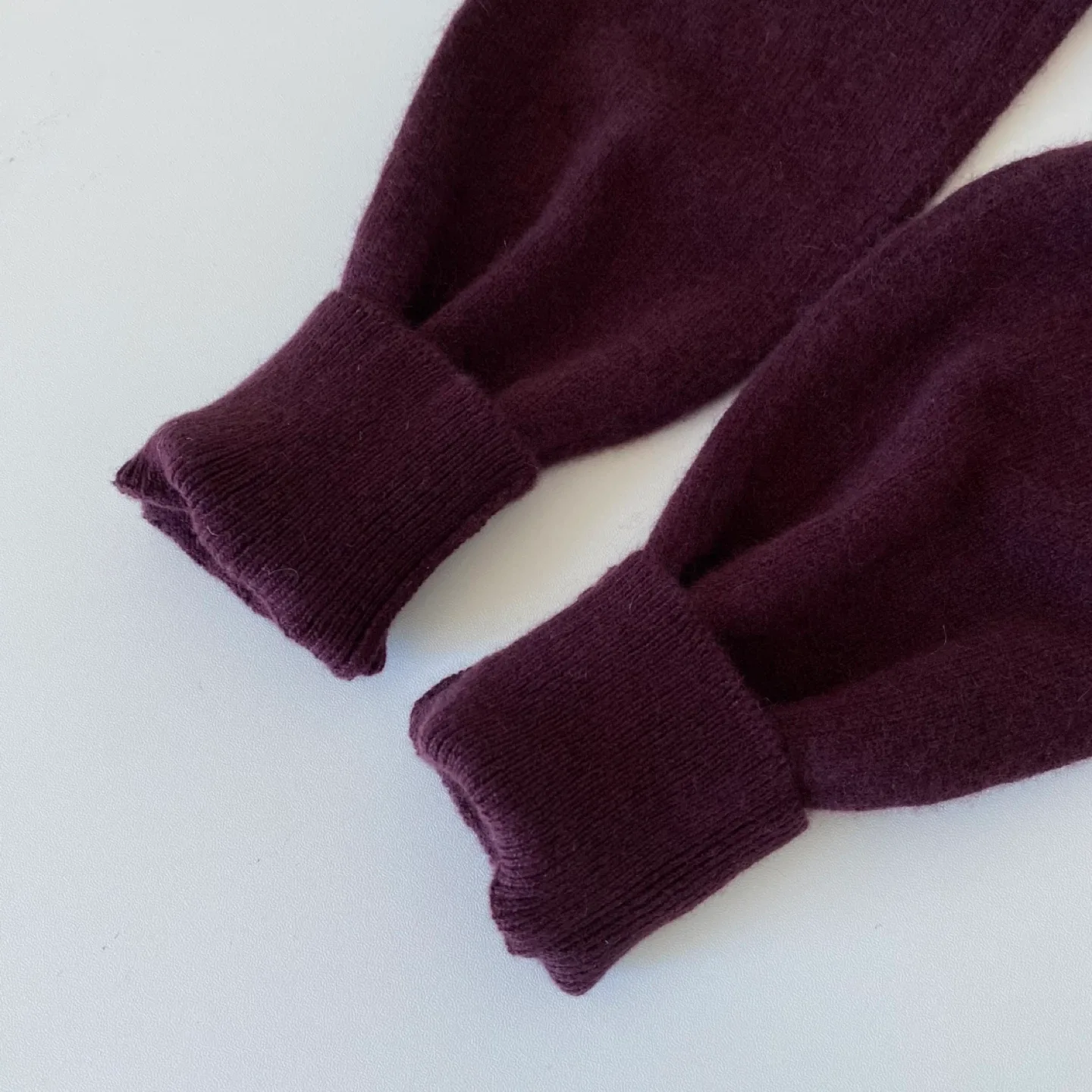 Kenneth Cole 100% Cashmere Classic V-Neck Sweater image indicator(5)