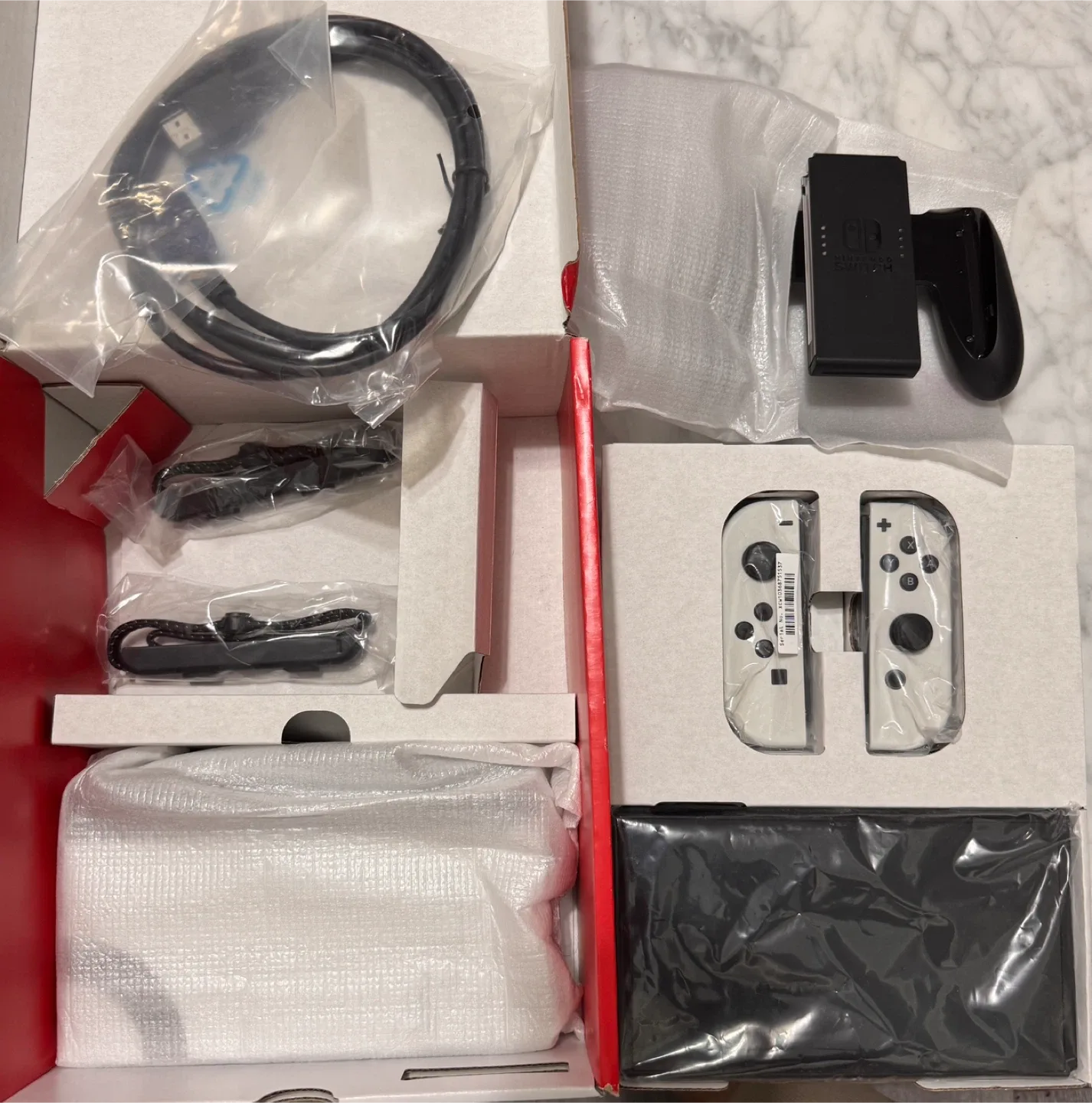 Nintendo Switch OLED Model - White Joy-Cons - Like New! image indicator(2)