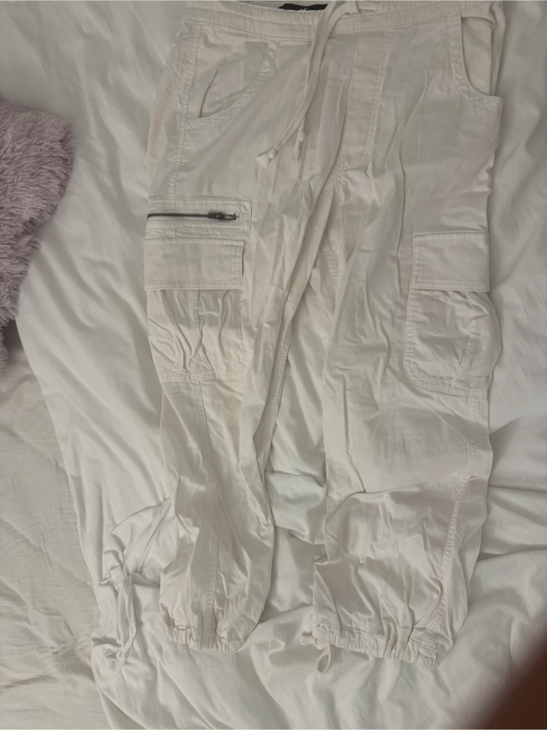 Hollister White Cargo Pants - Size Small