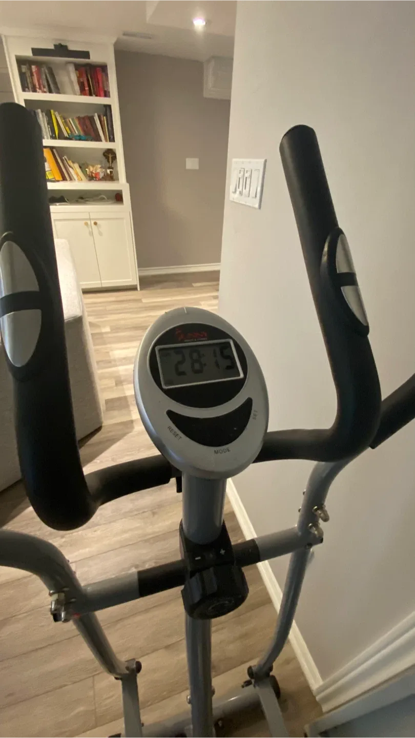 Sunny Health & Fitness Elliptical Machine image indicator(2)