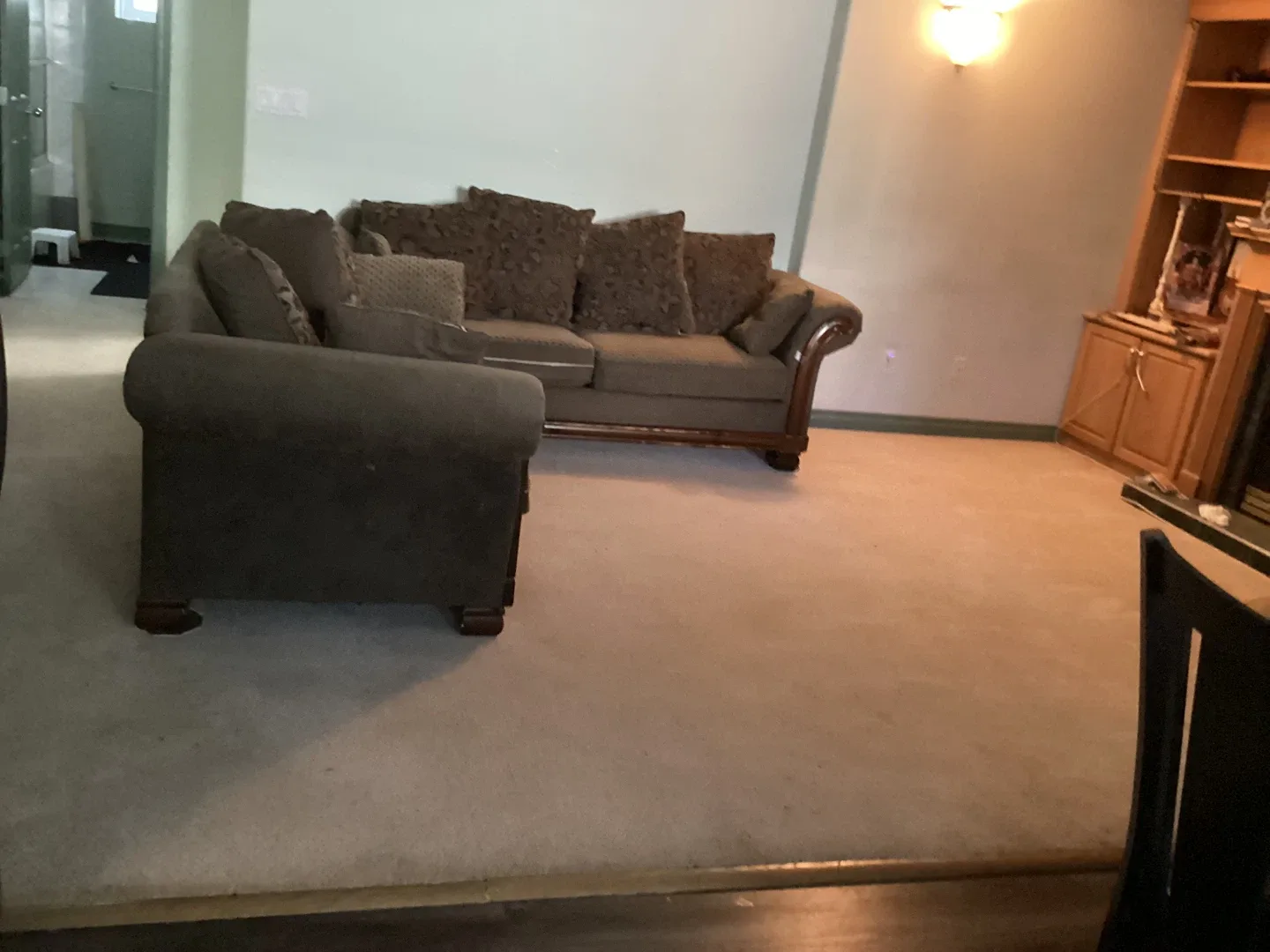 2 Bedrooms Basement for rent image indicator(3)