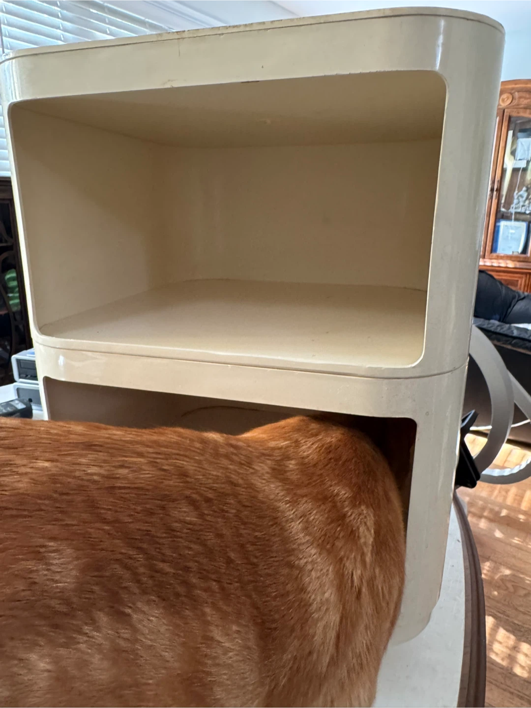 Beige 2-Tier Table with Shelves. Sturdy plastic. - photo 2