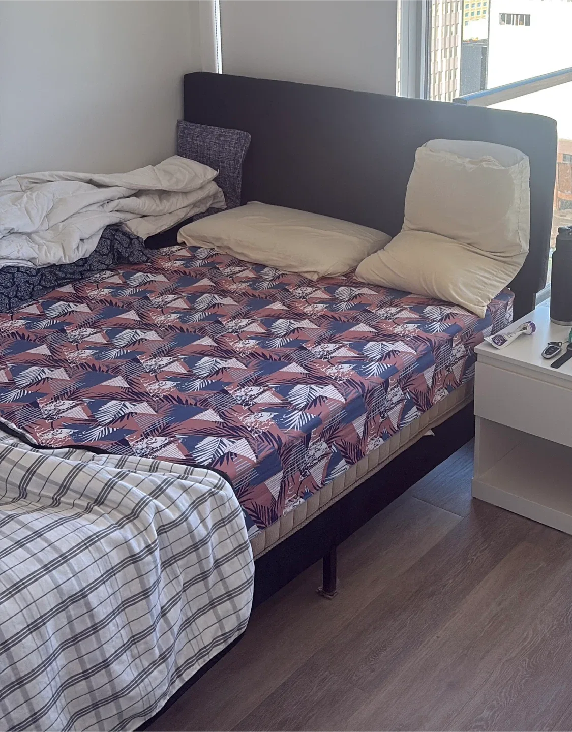 Queen Size Bed Frame with Headboard image indicator(2)