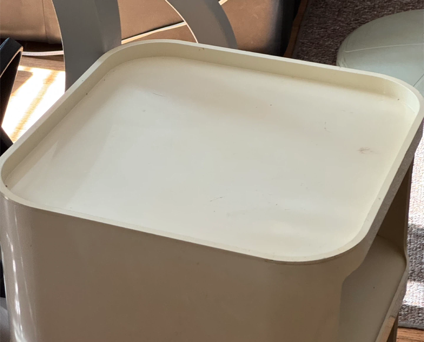 Beige 2-Tier Table with Shelves. Sturdy plastic. - photo 3