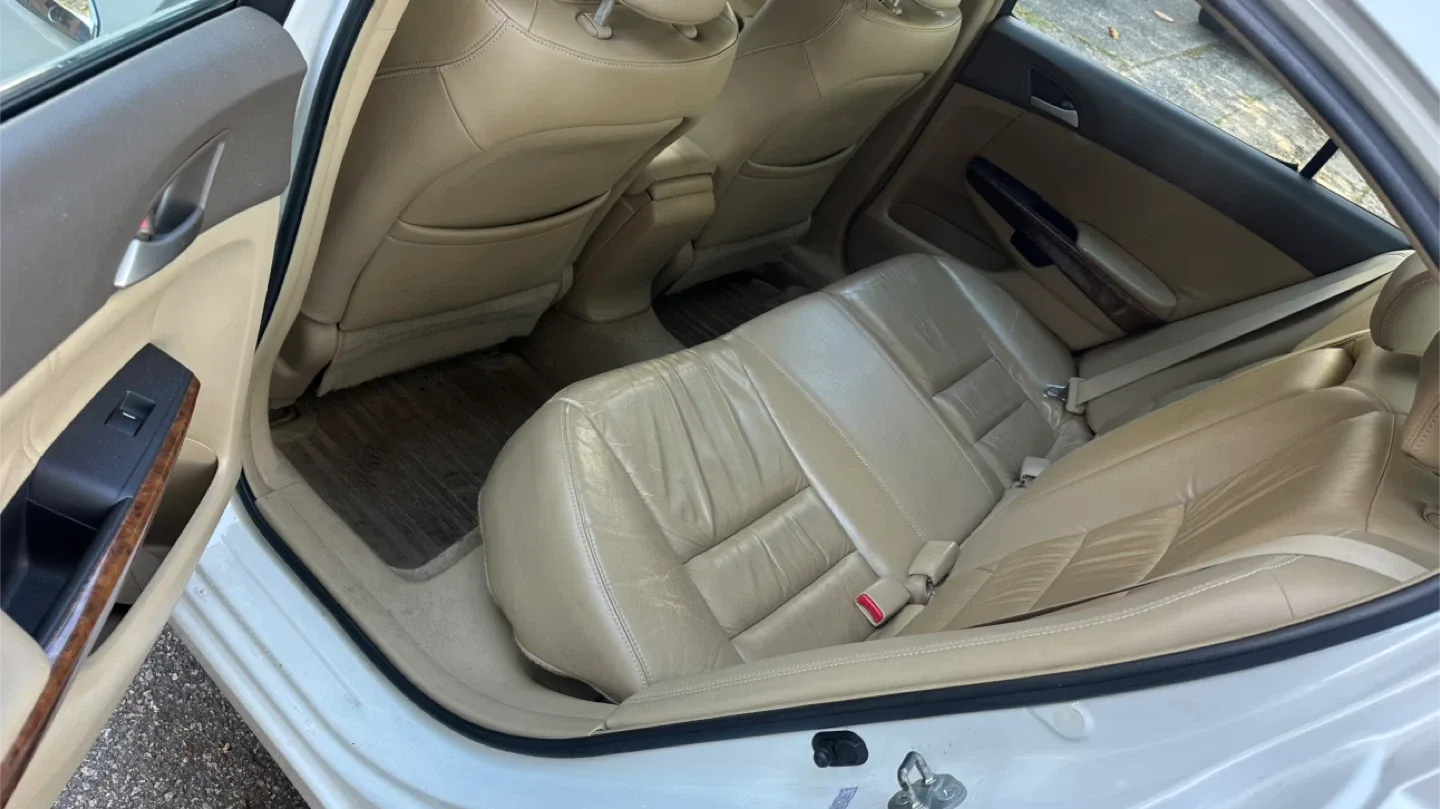 Honda Accord - White Sedan image indicator(9)