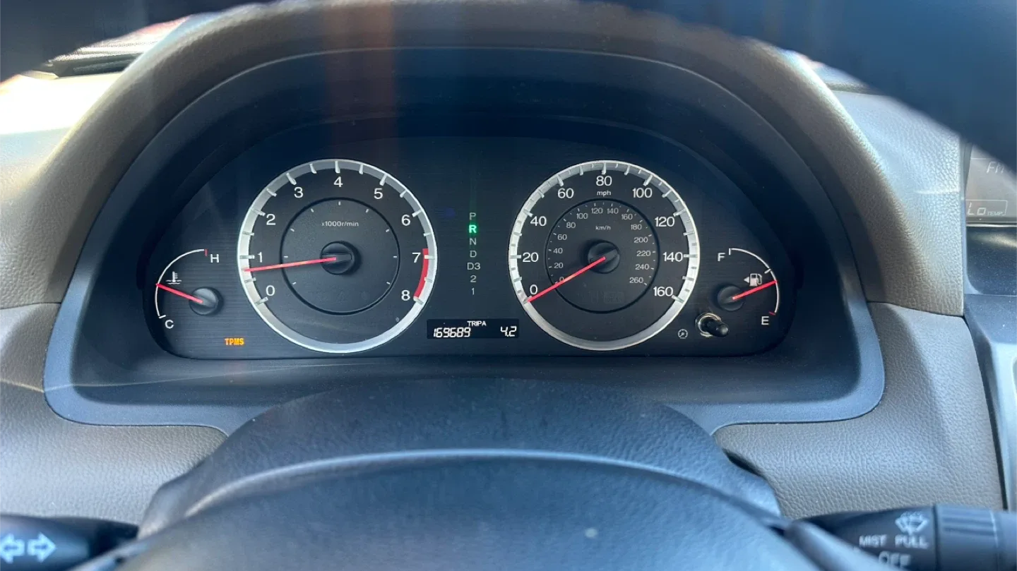 Honda Accord - White Sedan image indicator(10)