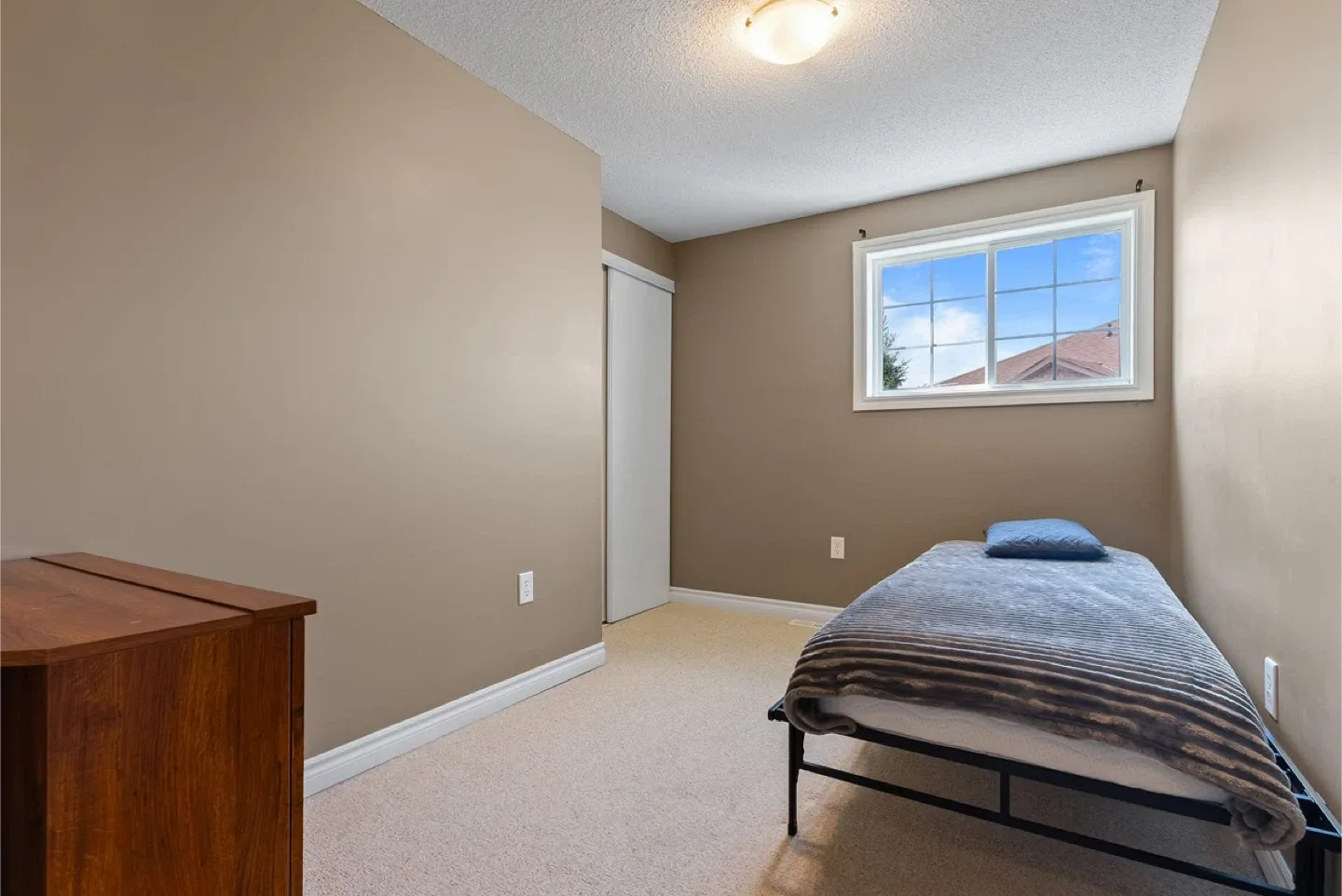 House for Sale (Condo Townhouse- Barrie) image indicator(6)