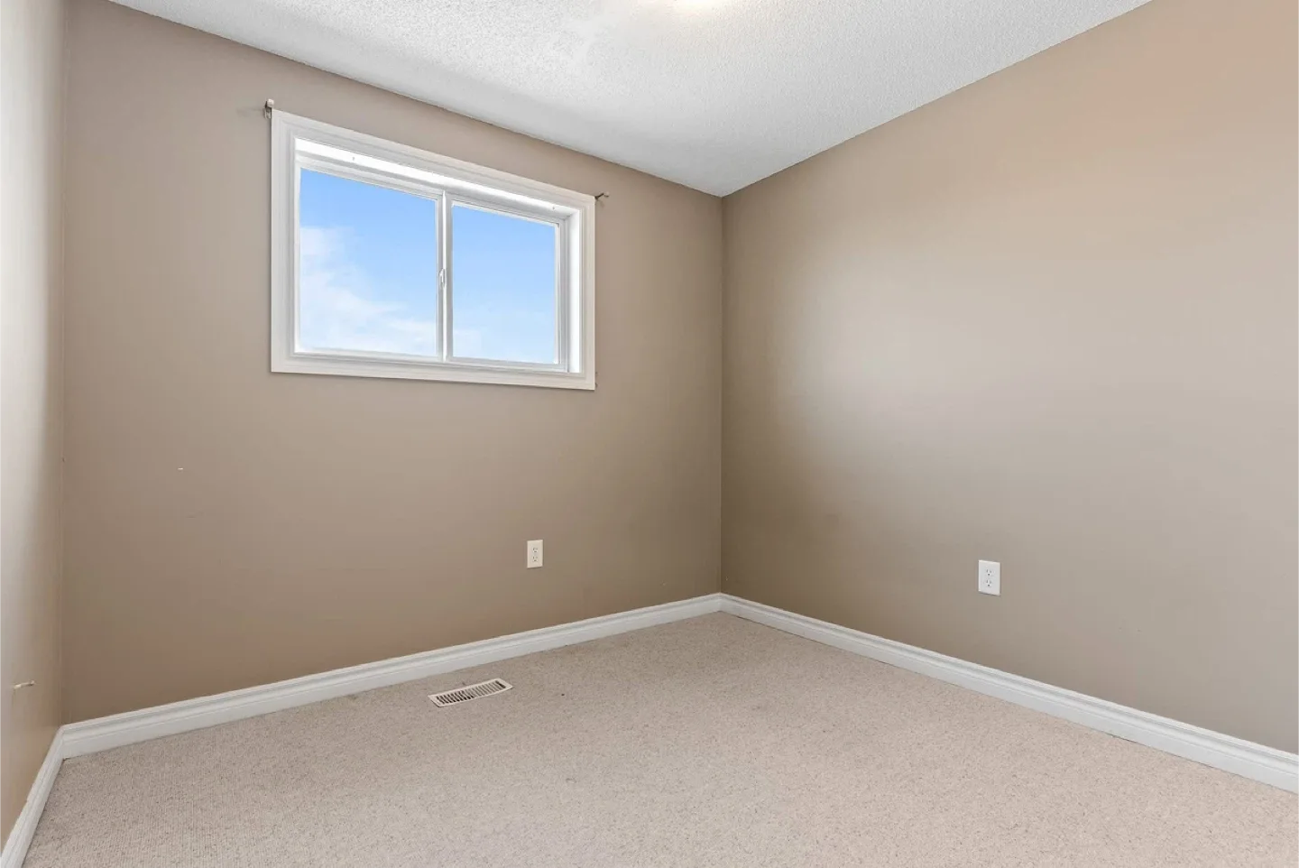 House for Sale (Condo Townhouse- Barrie) image indicator(8)