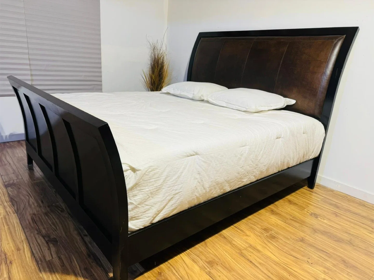 Sleigh king Bed Frame - Dark Wood image indicator(3)