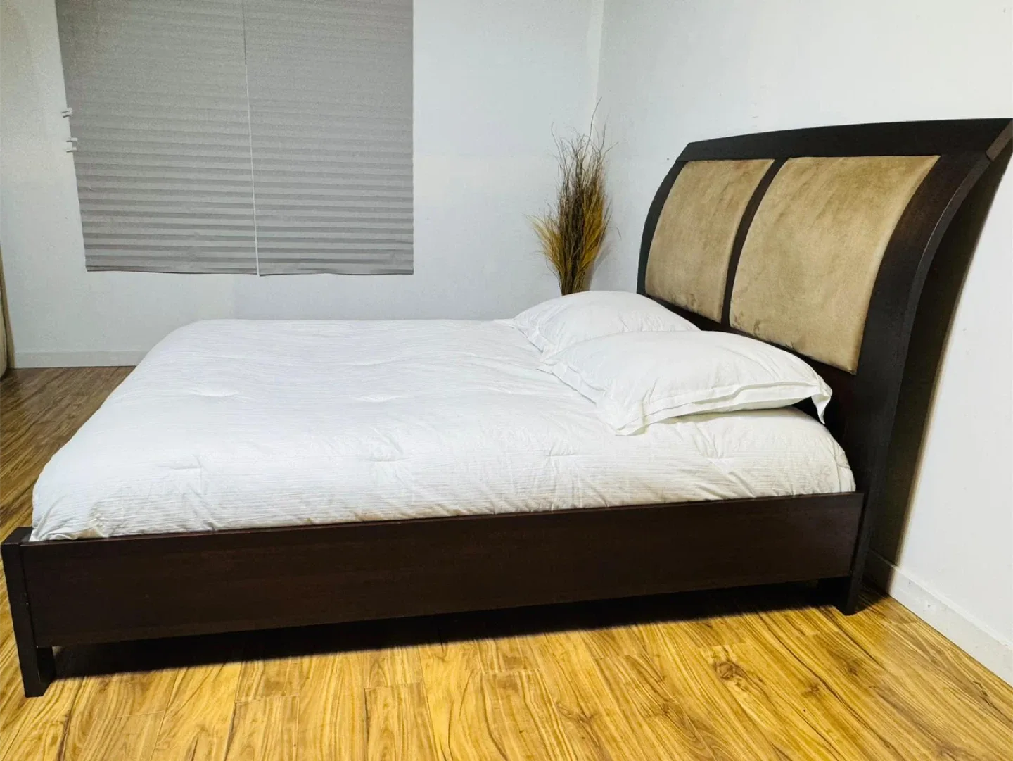 Queen Size Bed Frame - Dark Wood & Beige image indicator(3)