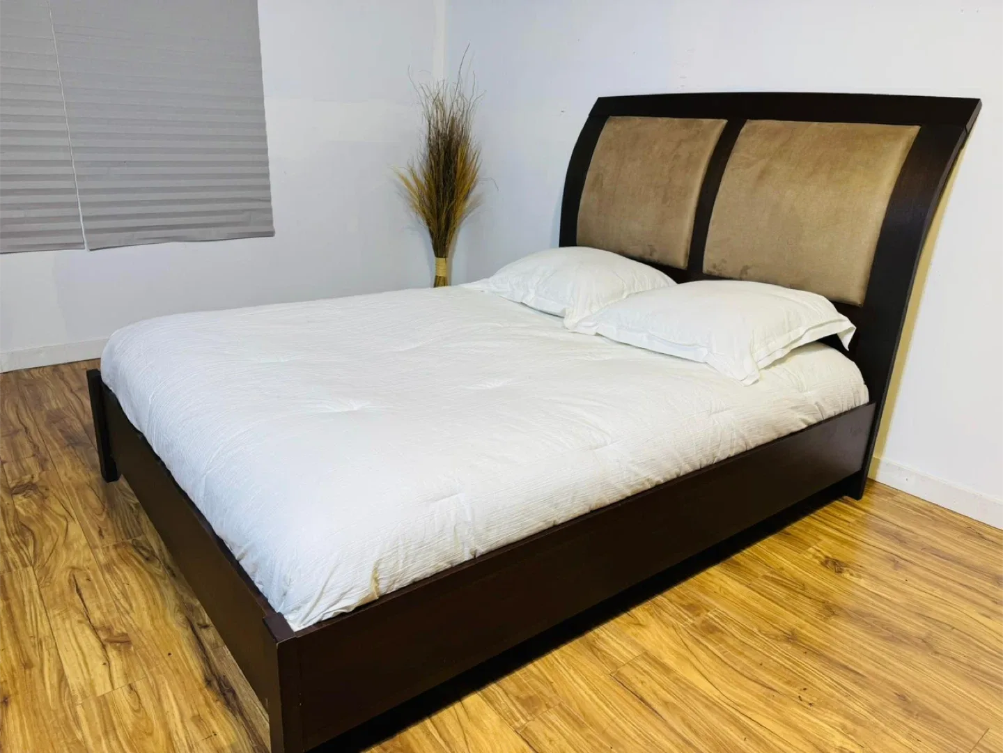 Queen Size Bed Frame - Dark Wood & Beige image indicator(2)