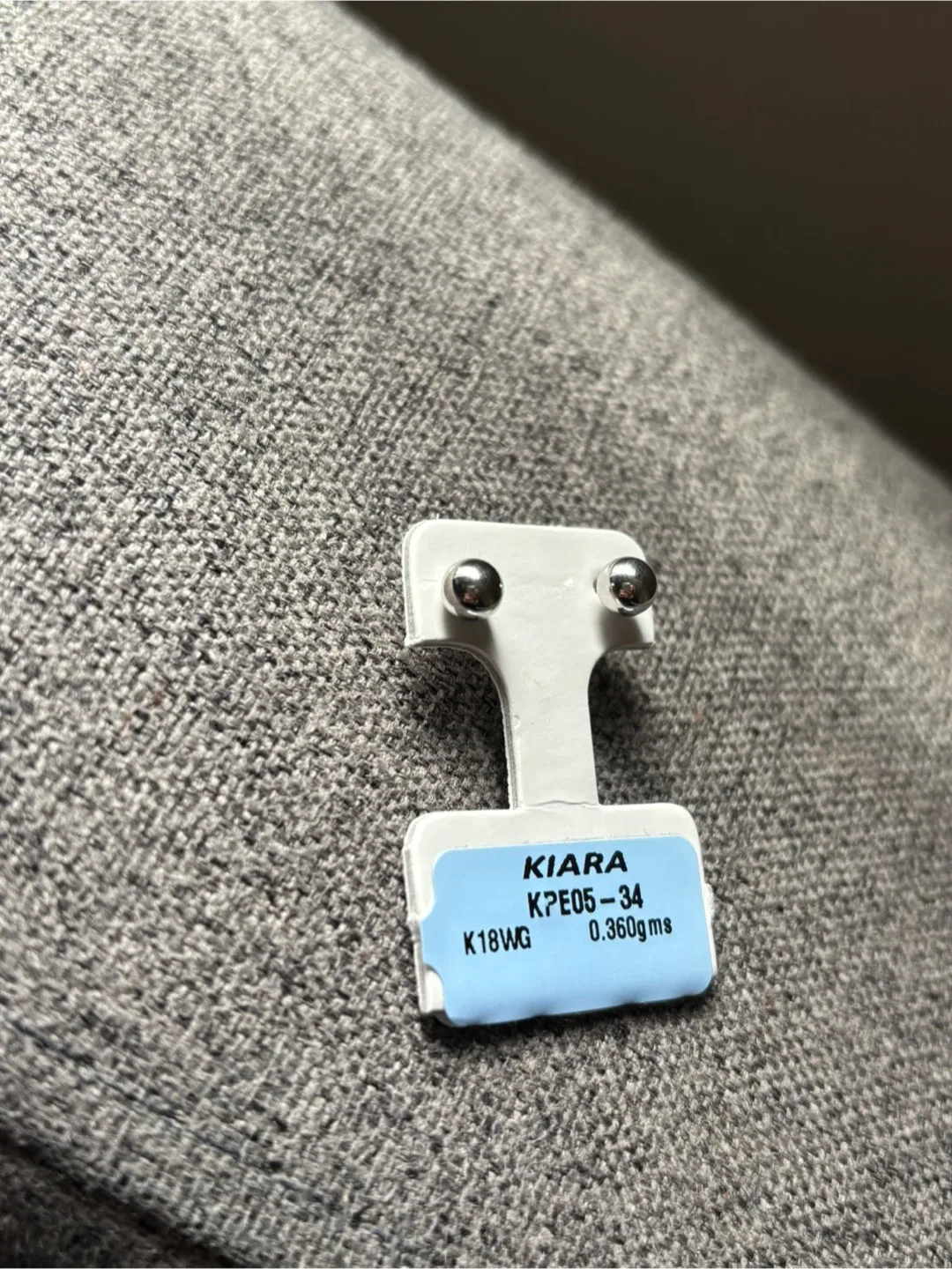 K18 Whitegold Ball stud earrings Japan gold image indicator(2)