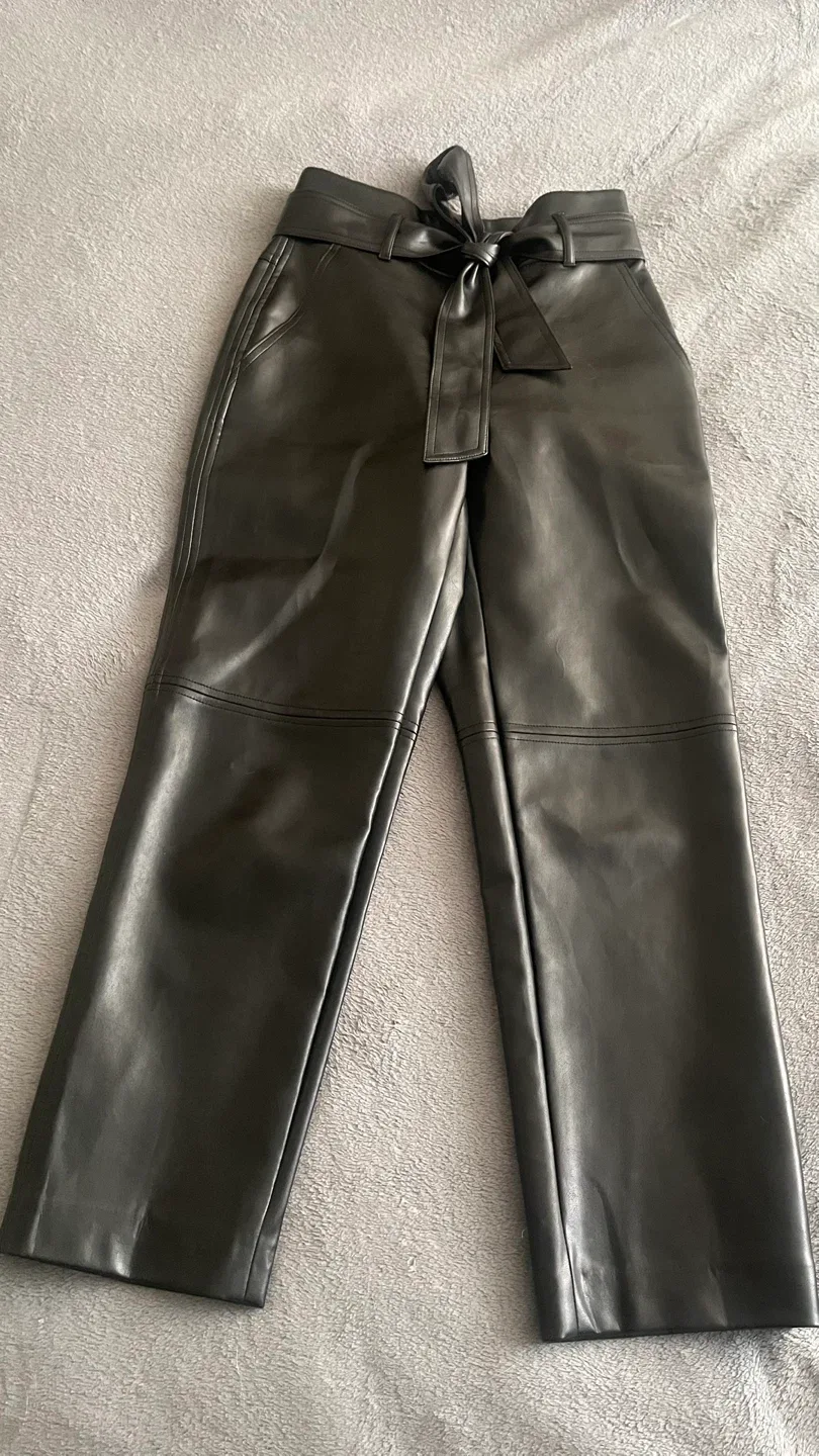 Aritzia Bundle image indicator(3)