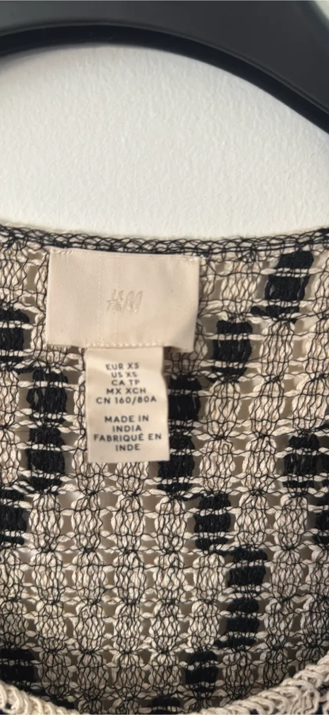 H&M XS Black & Beige Knit Top thumbnail