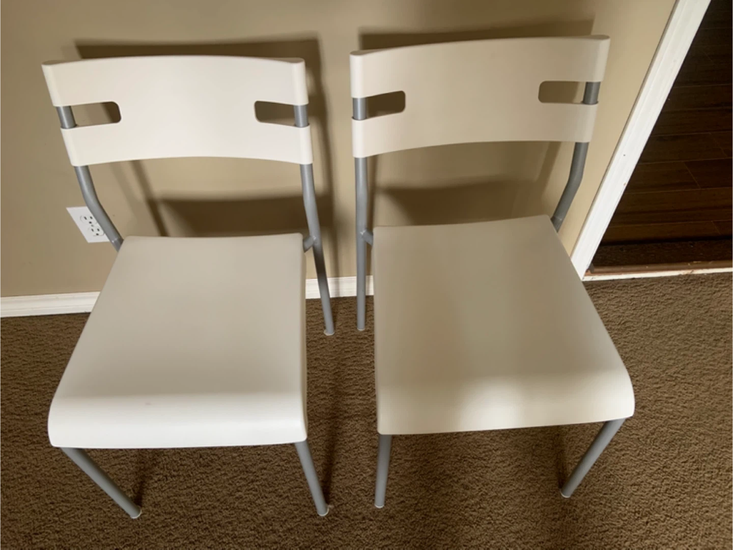 Set of 2 White Chairs - photo 3
