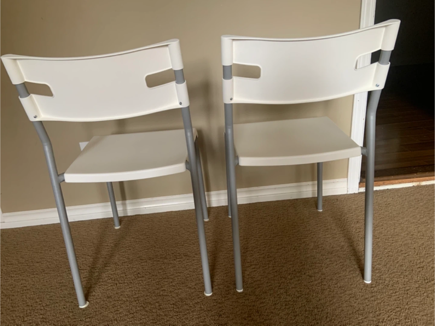 Set of 2 White Chairs - photo 2