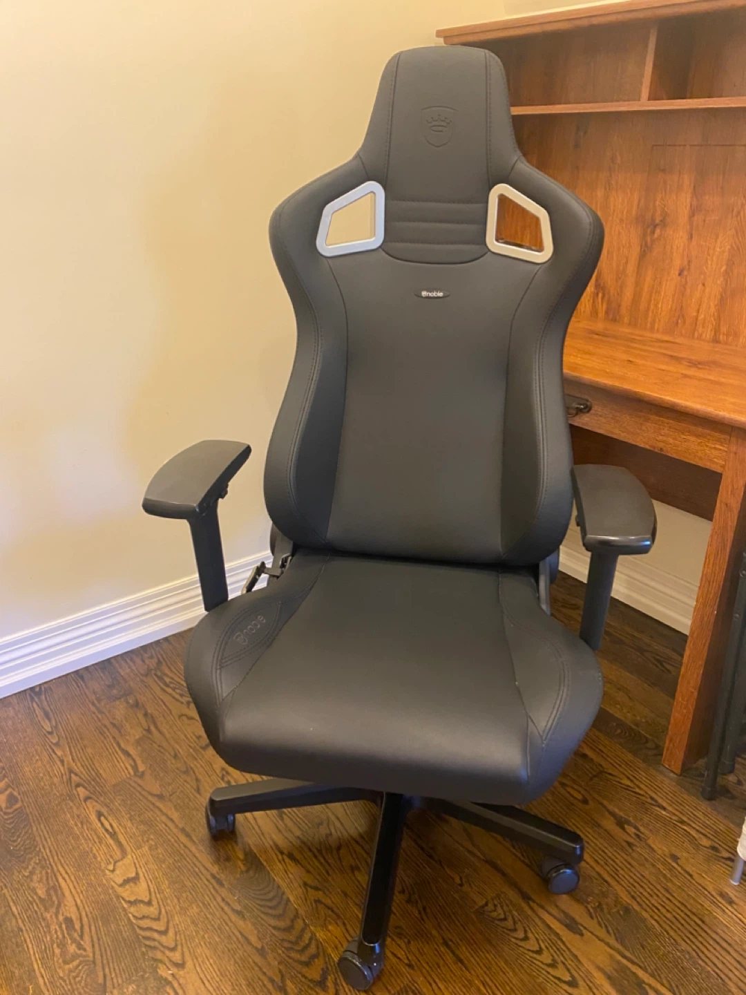 Noblechairs Epic Gaming chair and memory form cushion sets