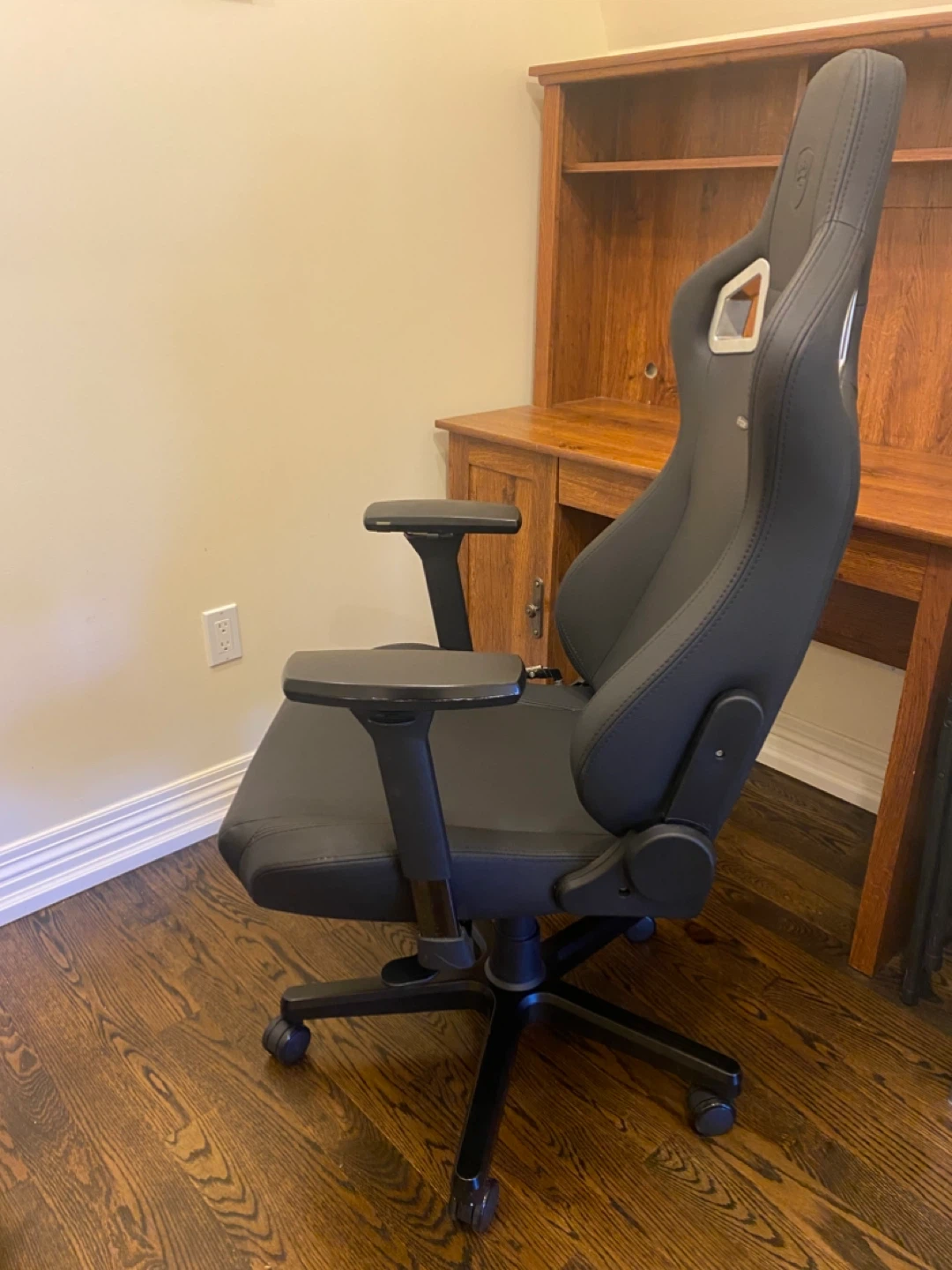 Noblechairs Epic Gaming chair and memory form cushion sets - photo 2