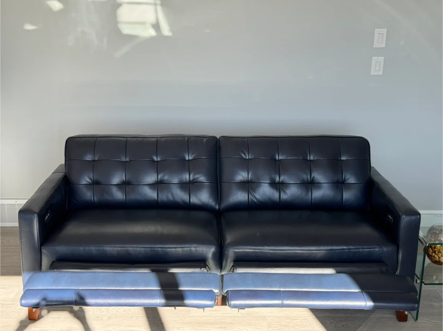 Leather 3-piece Sofa and Recliner Set image indicator(5)