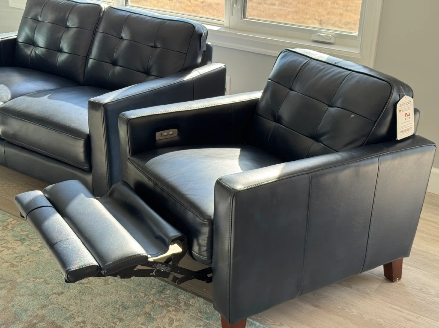 Leather 3-piece Sofa and Recliner Set image indicator(4)