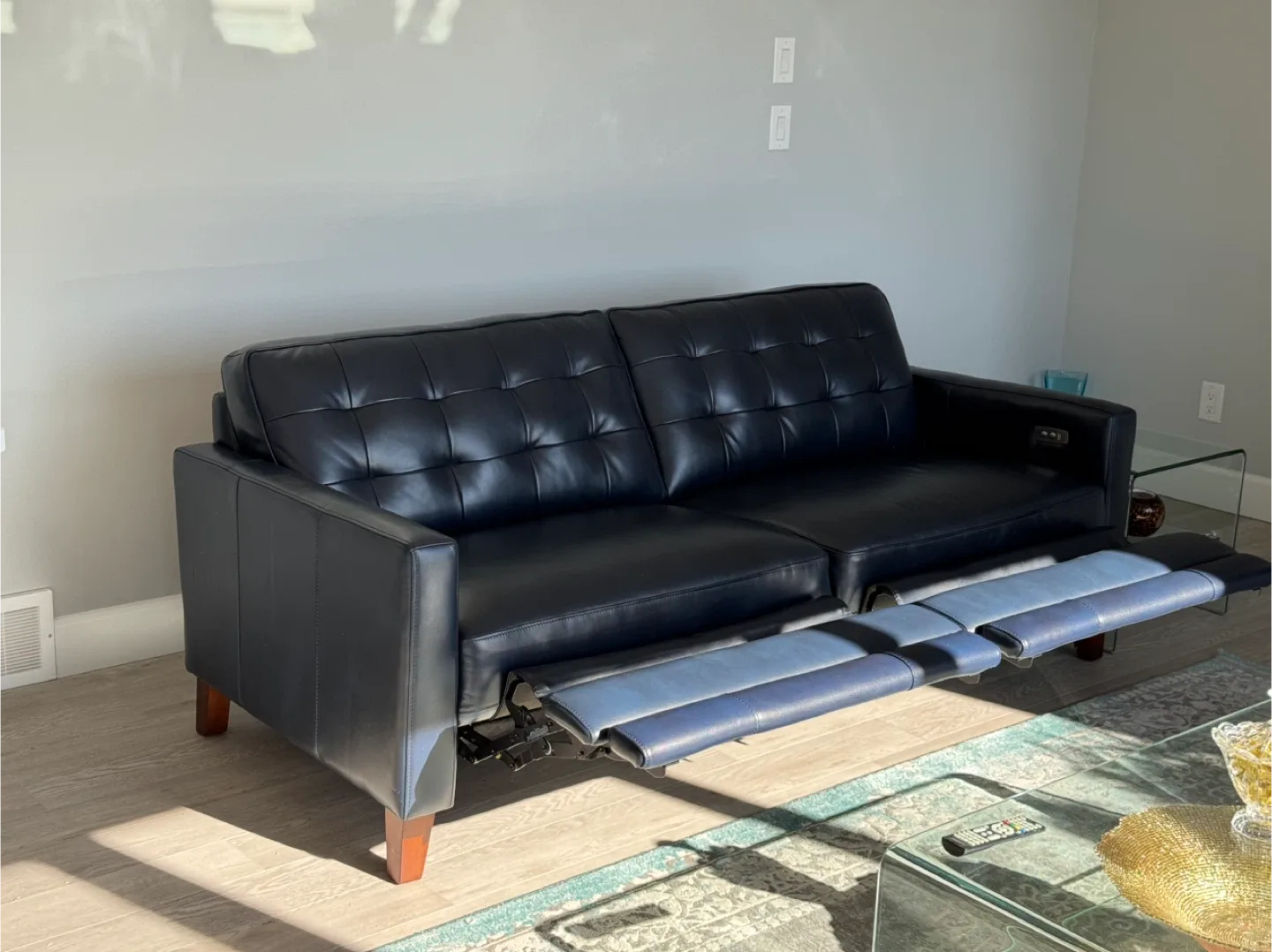 Leather 3-piece Sofa and Recliner Set image indicator(7)