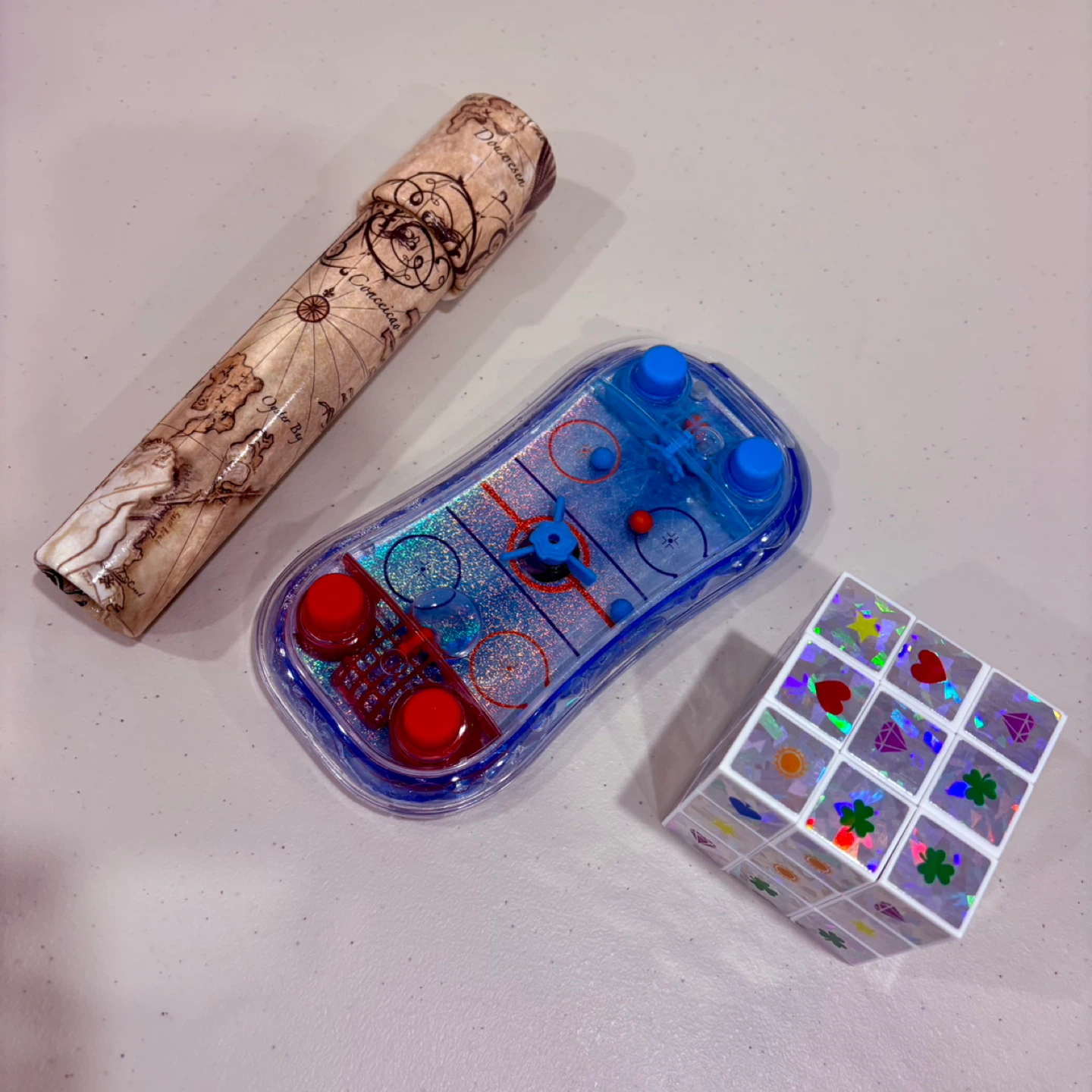 🥕 Assorted busy Toys - Rubik’s cube, Kaleidoscope, hockey game