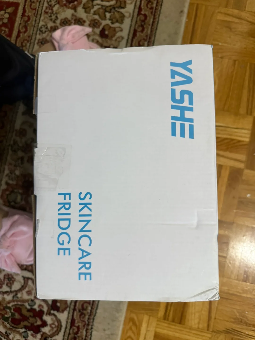 YASHE Mini Skincare Fridge 4L - new in box image indicator(2)