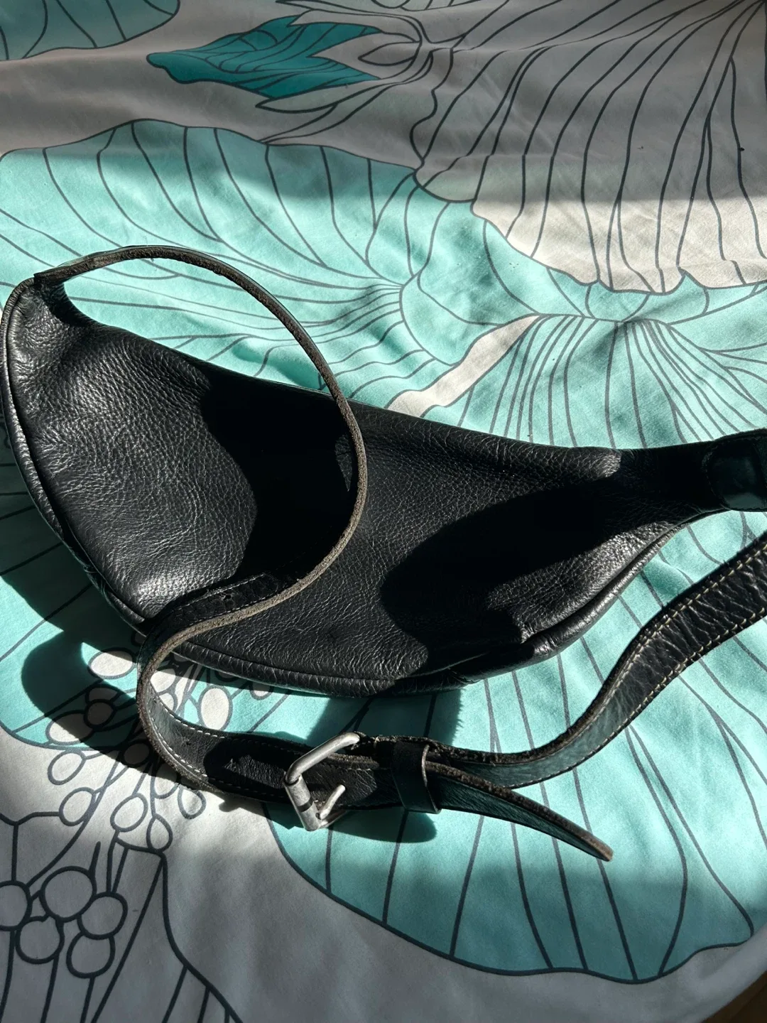 Roots Black Leather Belt Bag image indicator(3)