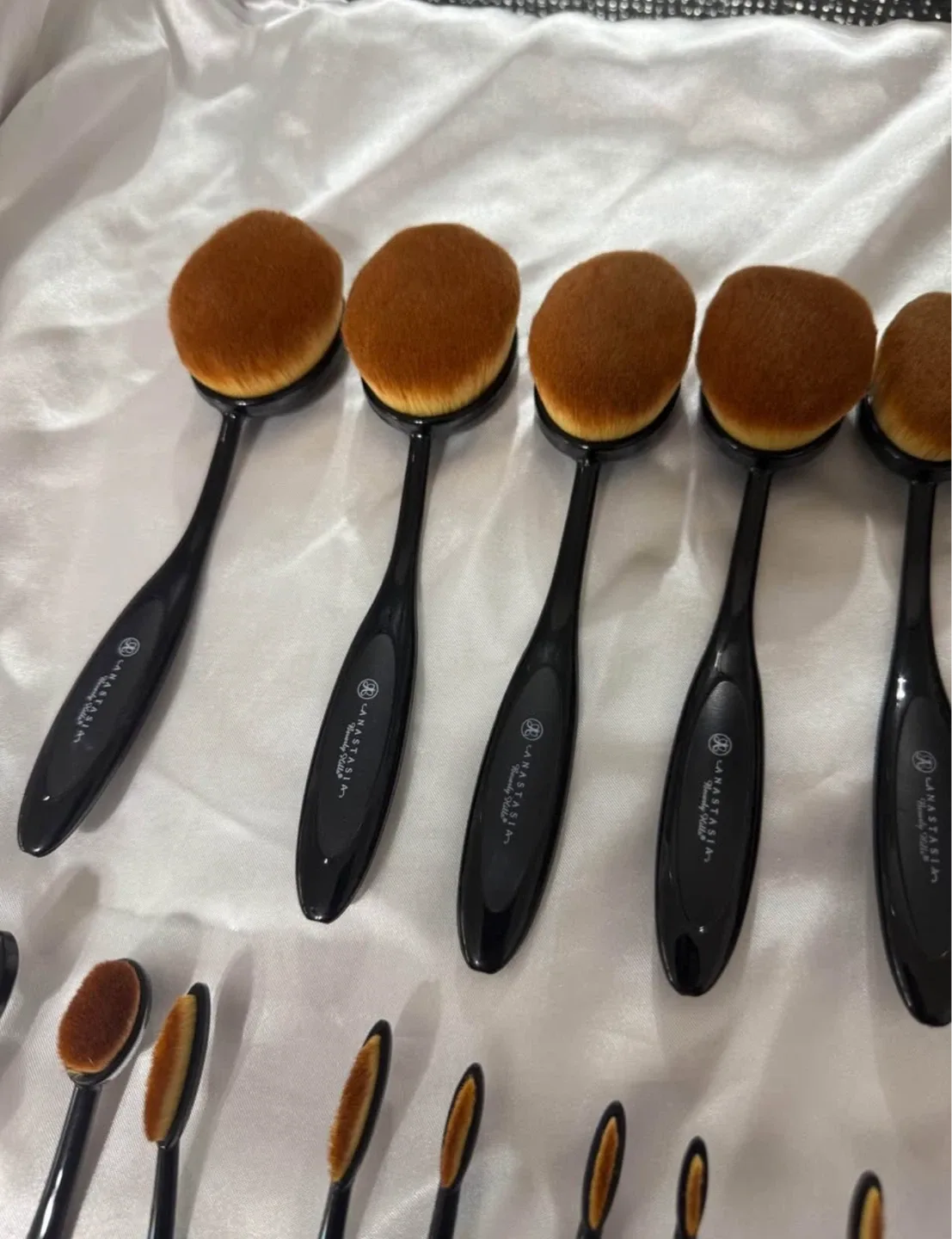 Anastasia Oval Makeup Brush Set image indicator(2)