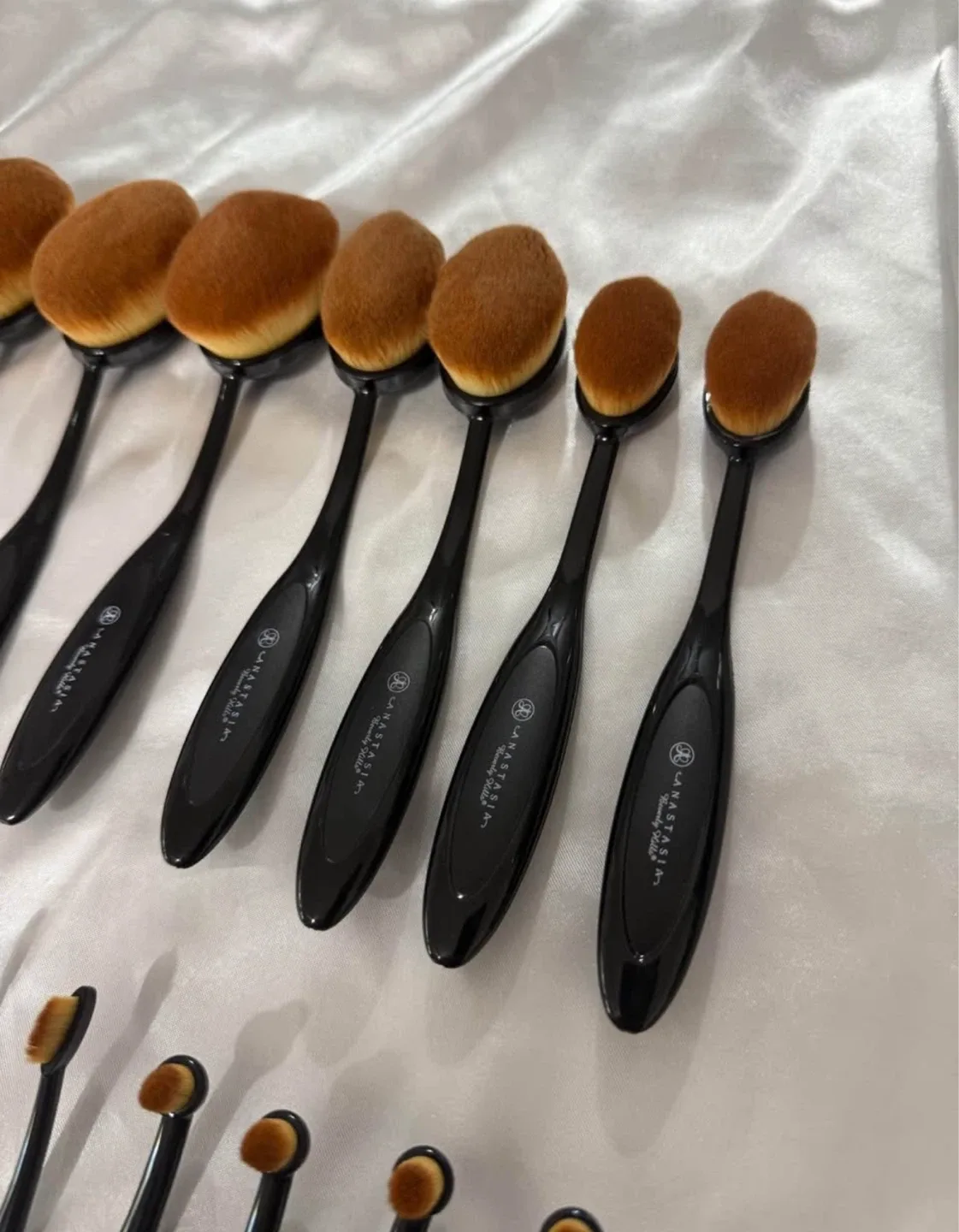 Anastasia Oval Makeup Brush Set image indicator(3)