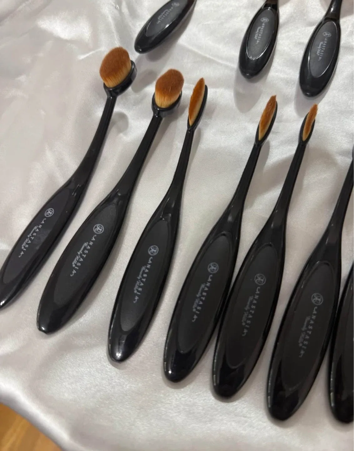 Anastasia Oval Makeup Brush Set image indicator(4)