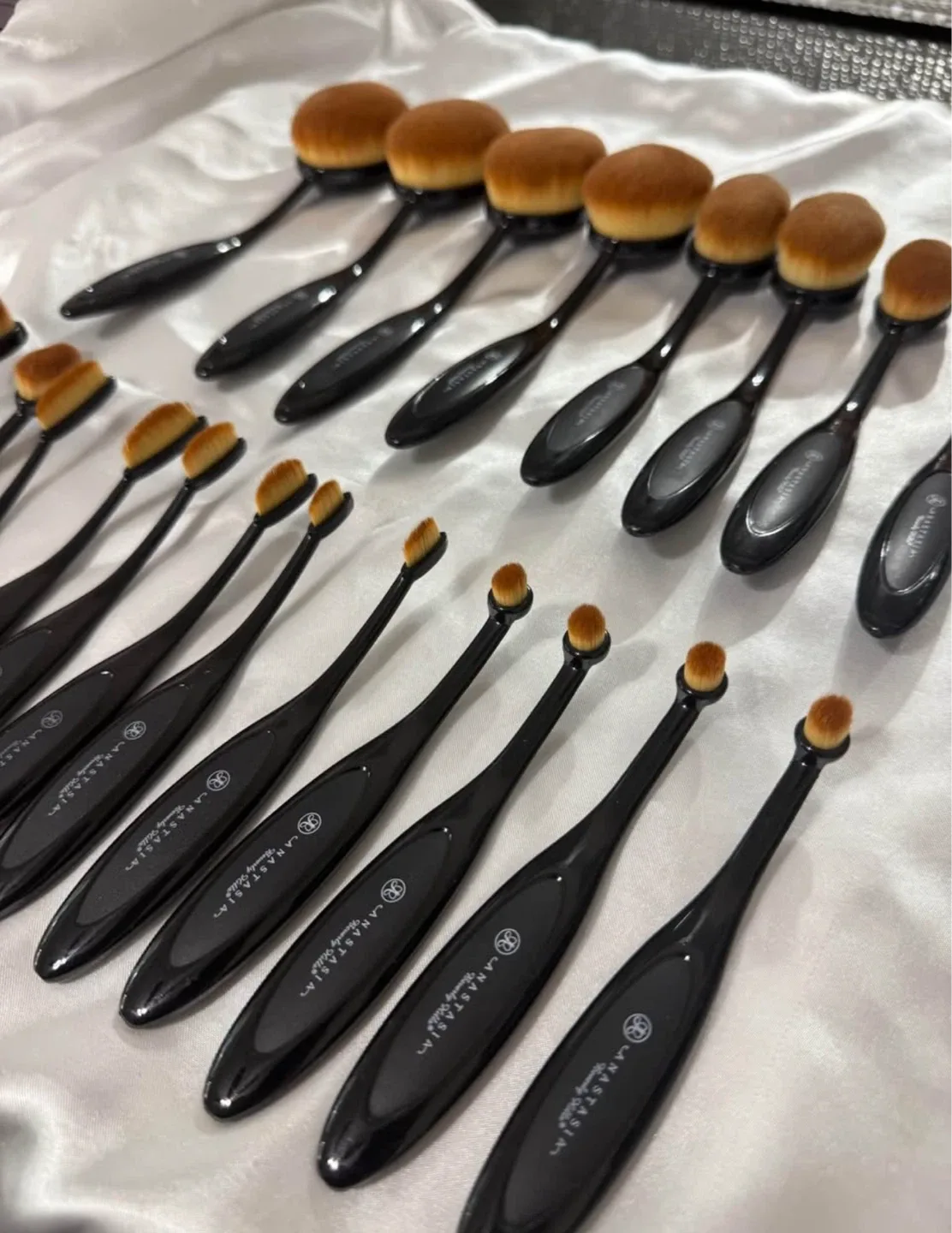 Anastasia Oval Makeup Brush Set image indicator(5)