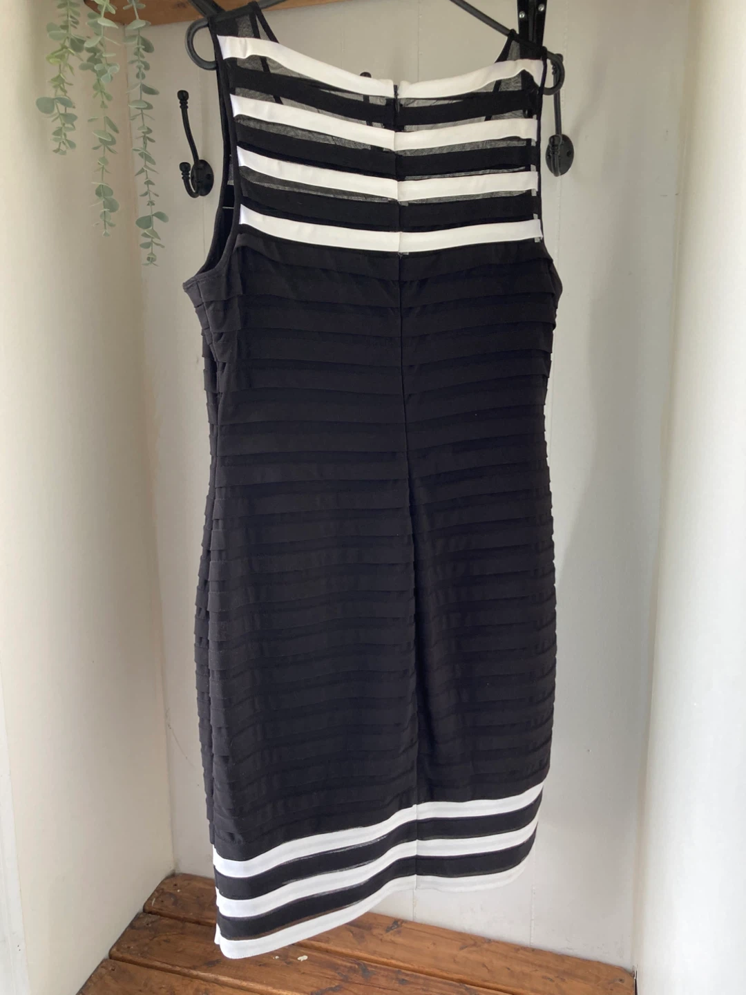 Black & White Striped Party Dress - size 16 - photo 5