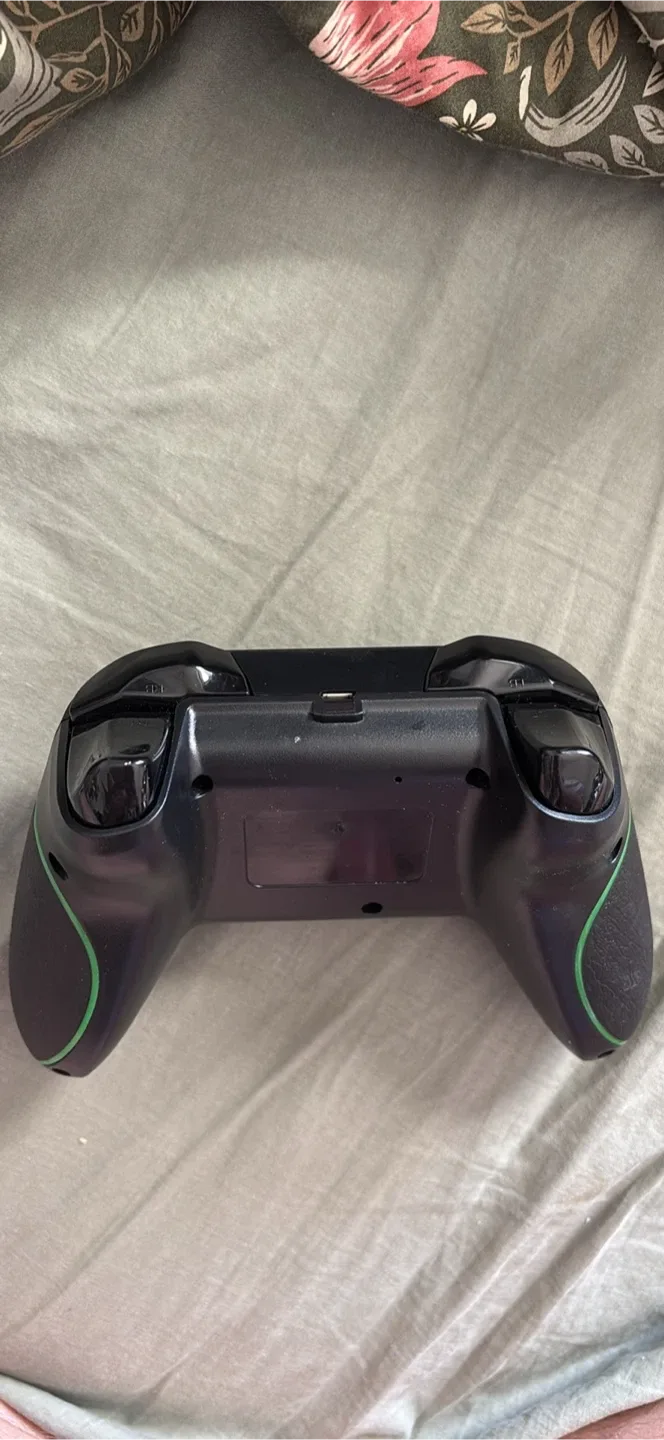 Black Xbox Controller image indicator(2)