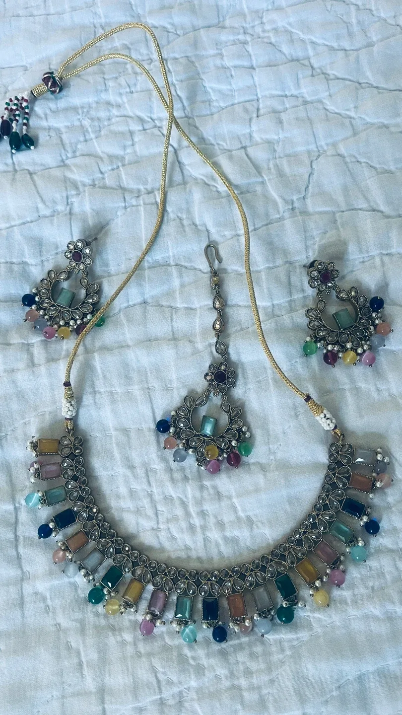 Necklace, Earrings, and Tikka Set image indicator(2)