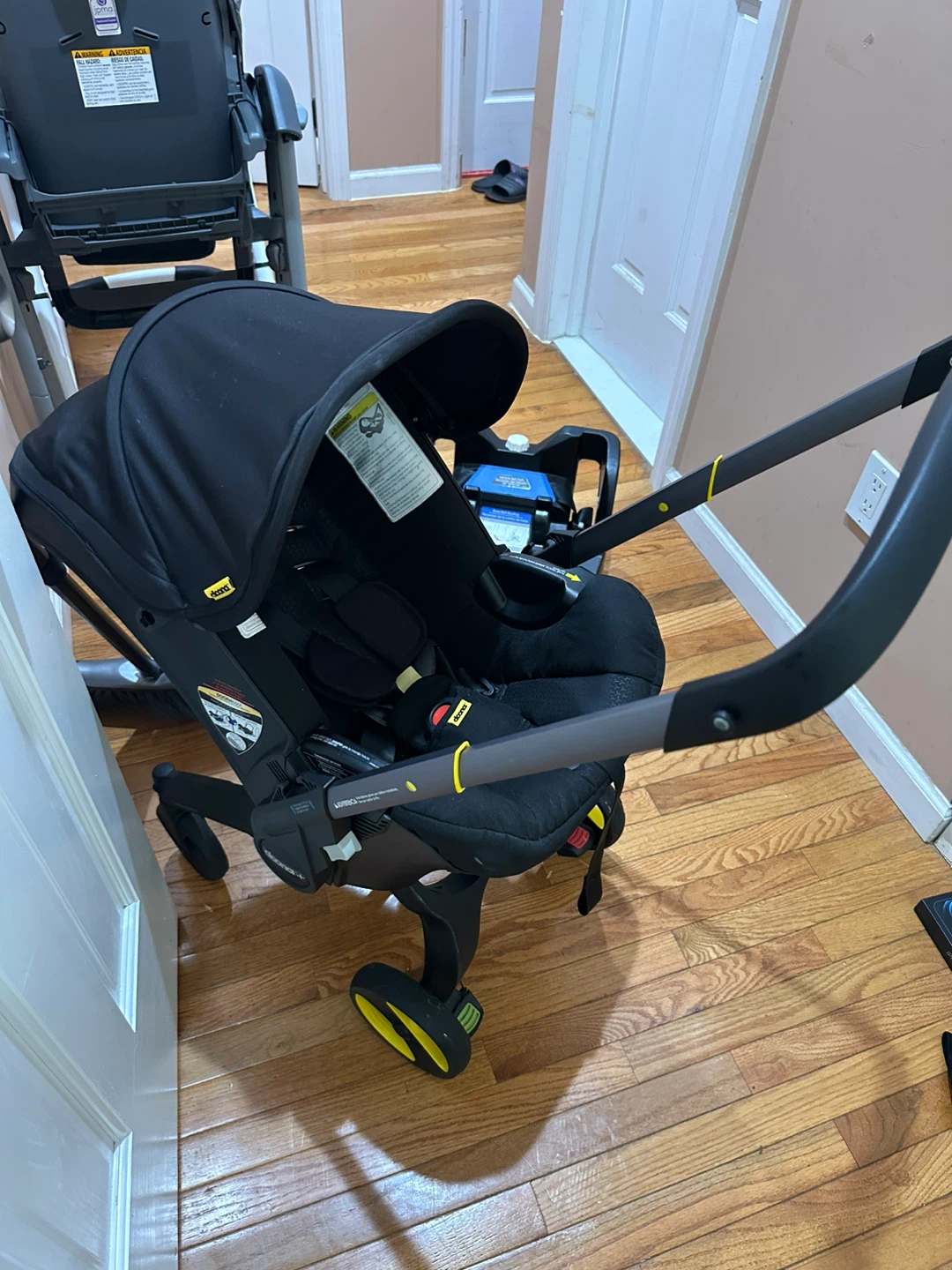 Doona Infant Car Seat/Stroller - Black - photo 4