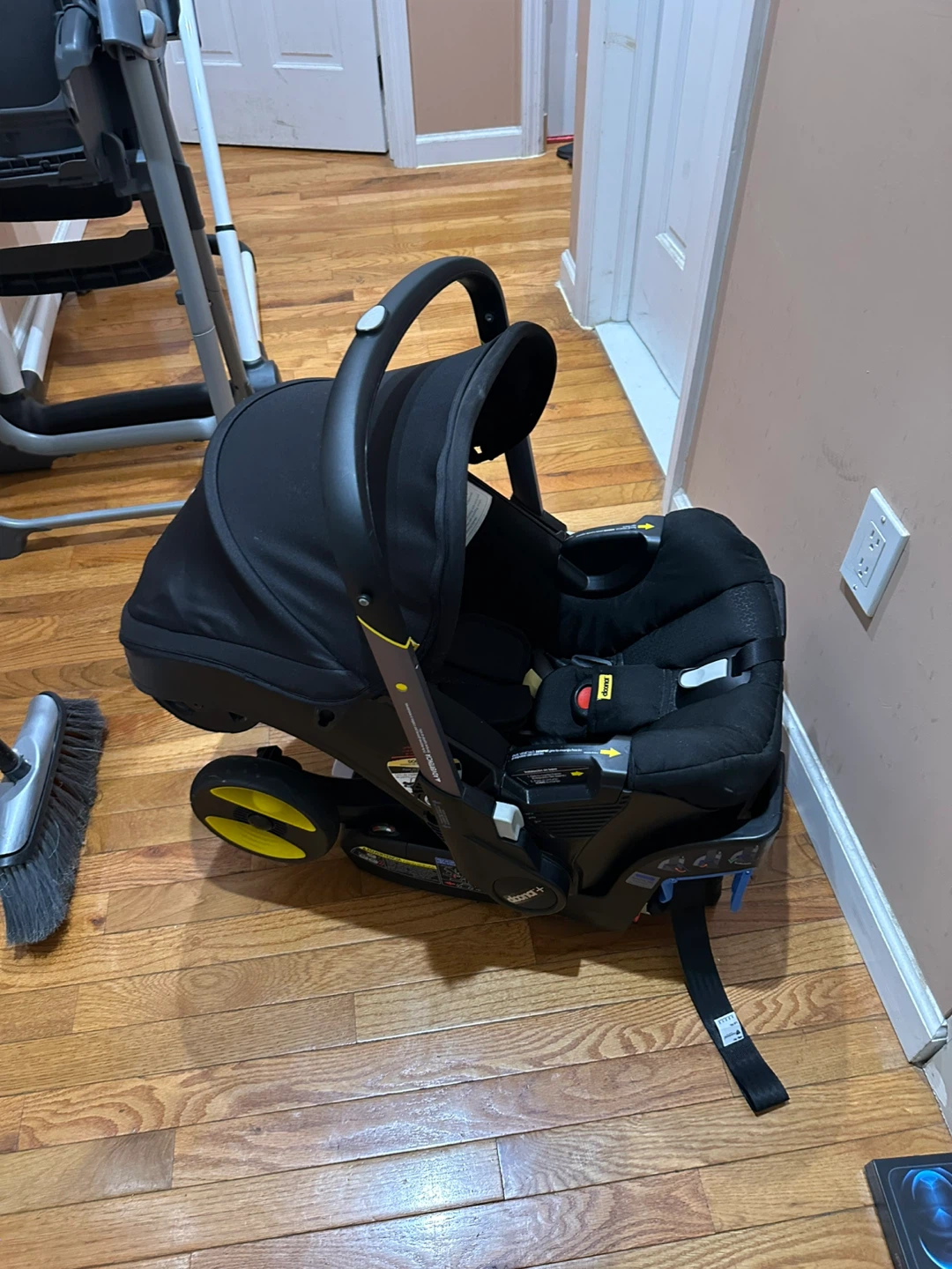 Doona Infant Car Seat/Stroller - Black - photo 2