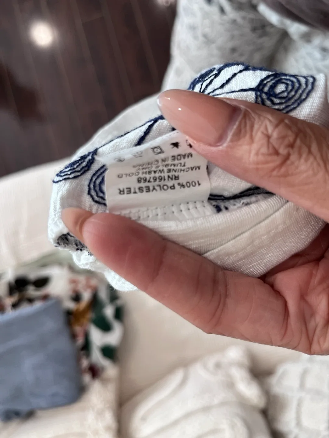 White Floral Blouse image indicator(4)