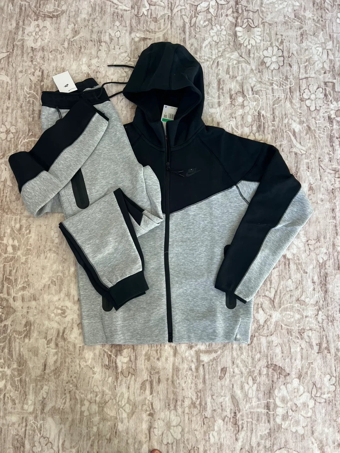 Nike Tech Fleece Black/Grey Tracksuit - NEW image indicator(3)